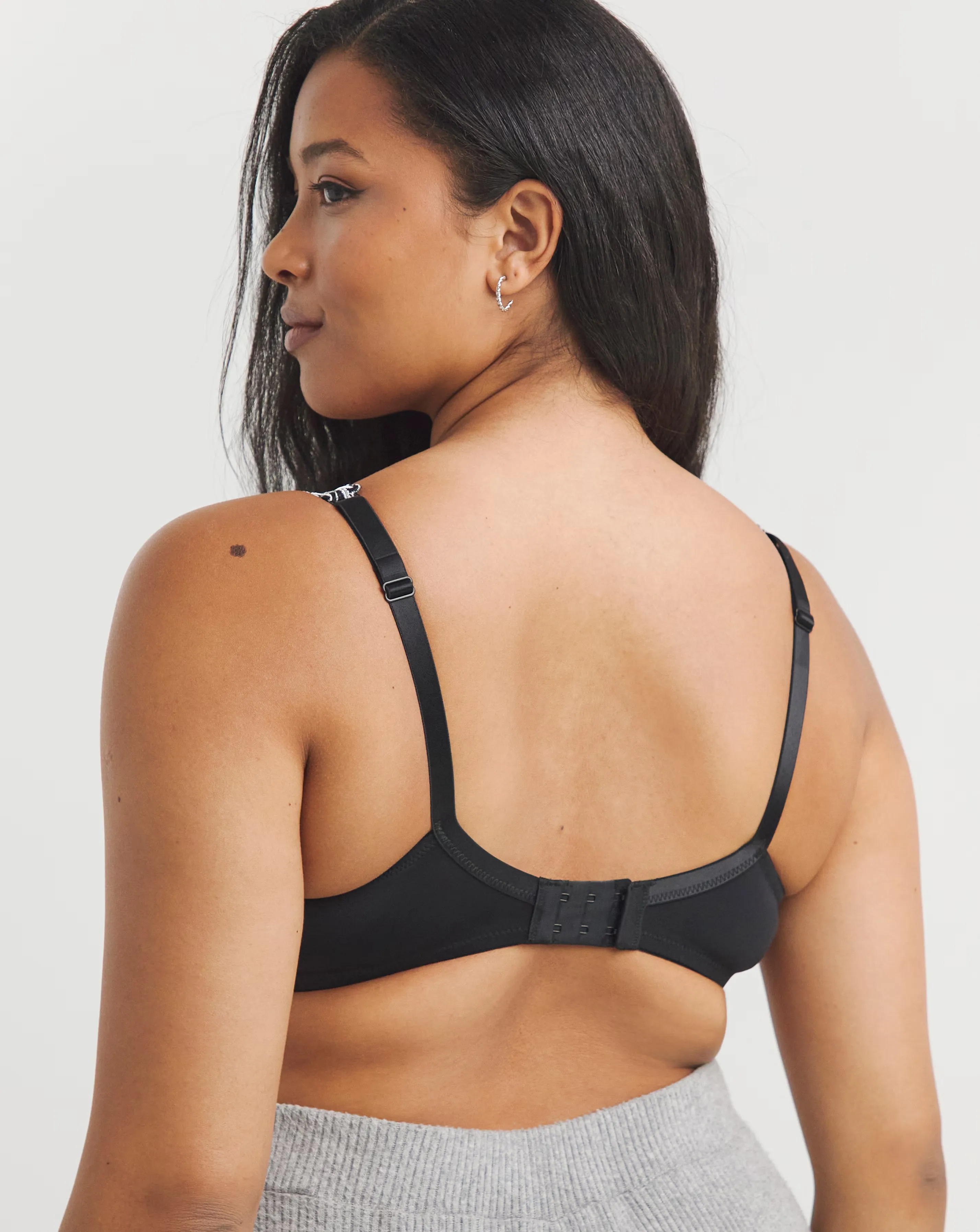 51693-pretty-secrets-2-pack-flora-full-cup-black-white-bras-b-g-1.webp