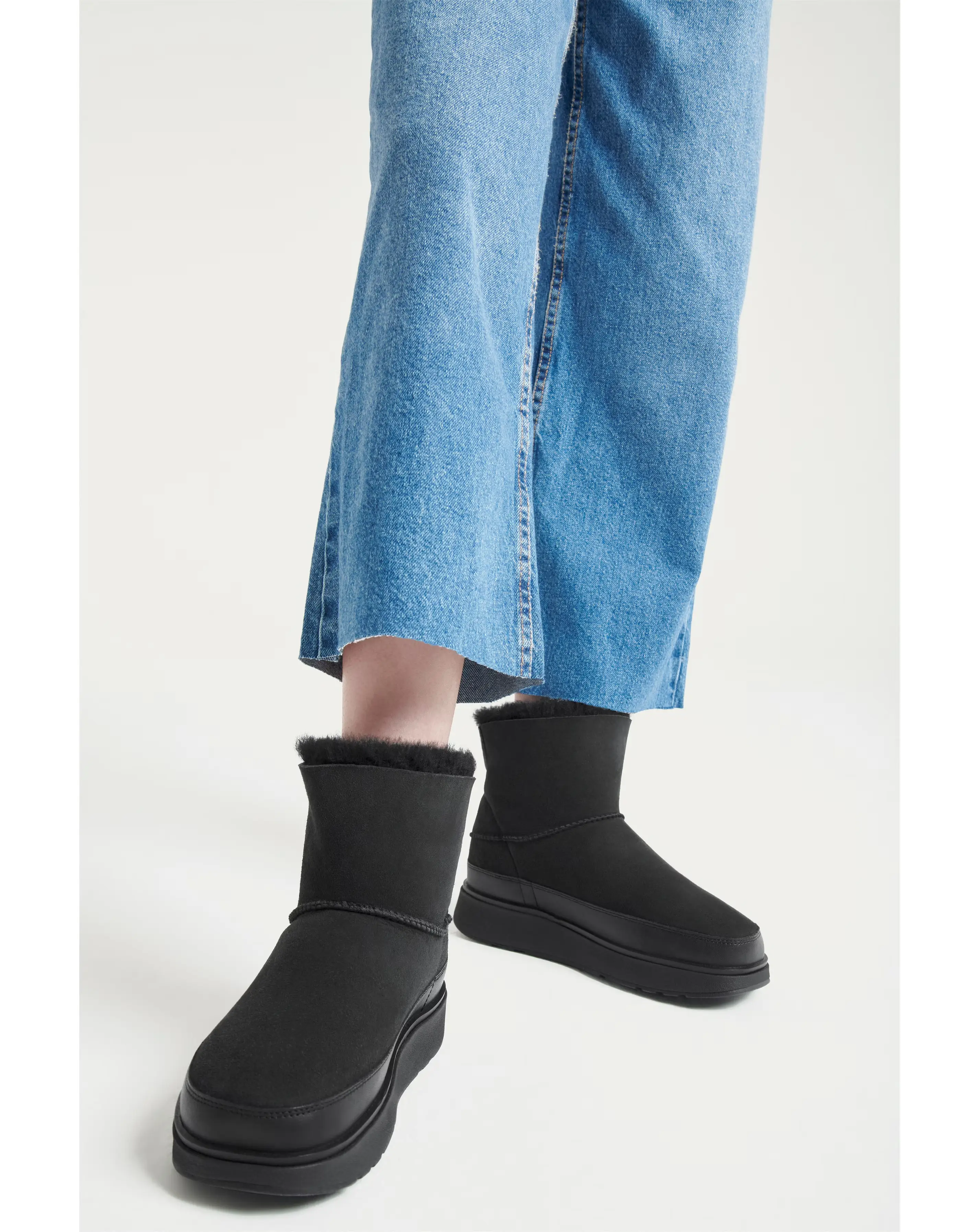 52294-fitflop-gen-ff-mini-suede-shearling-warm-boots-standard-fit-1.webp