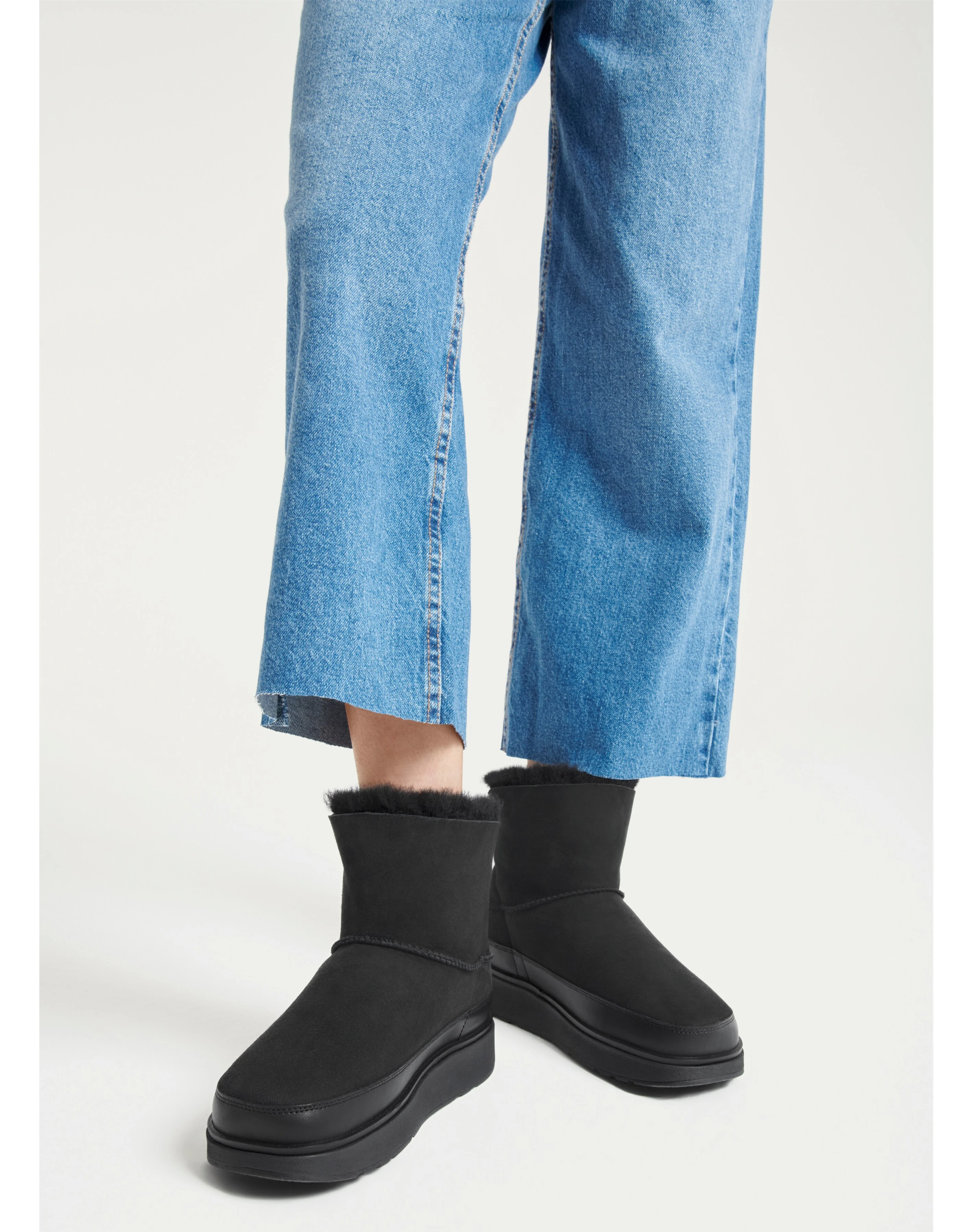 52294-fitflop-gen-ff-mini-suede-shearling-warm-boots-standard-fit-1.webp