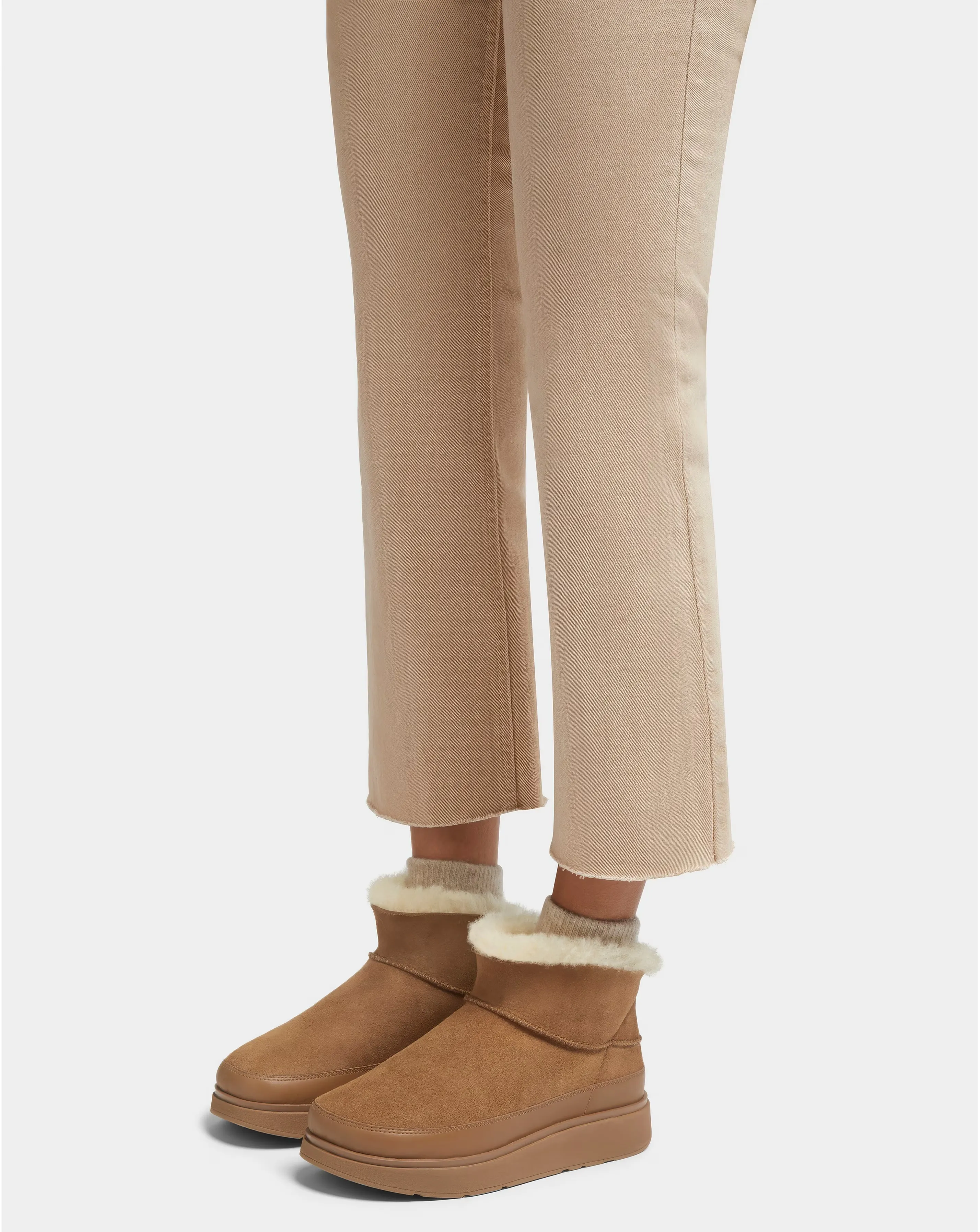 52300-fitflop-gen-ff-ultra-mini-suede-shearling-warm-boots-standard-fit-1.webp