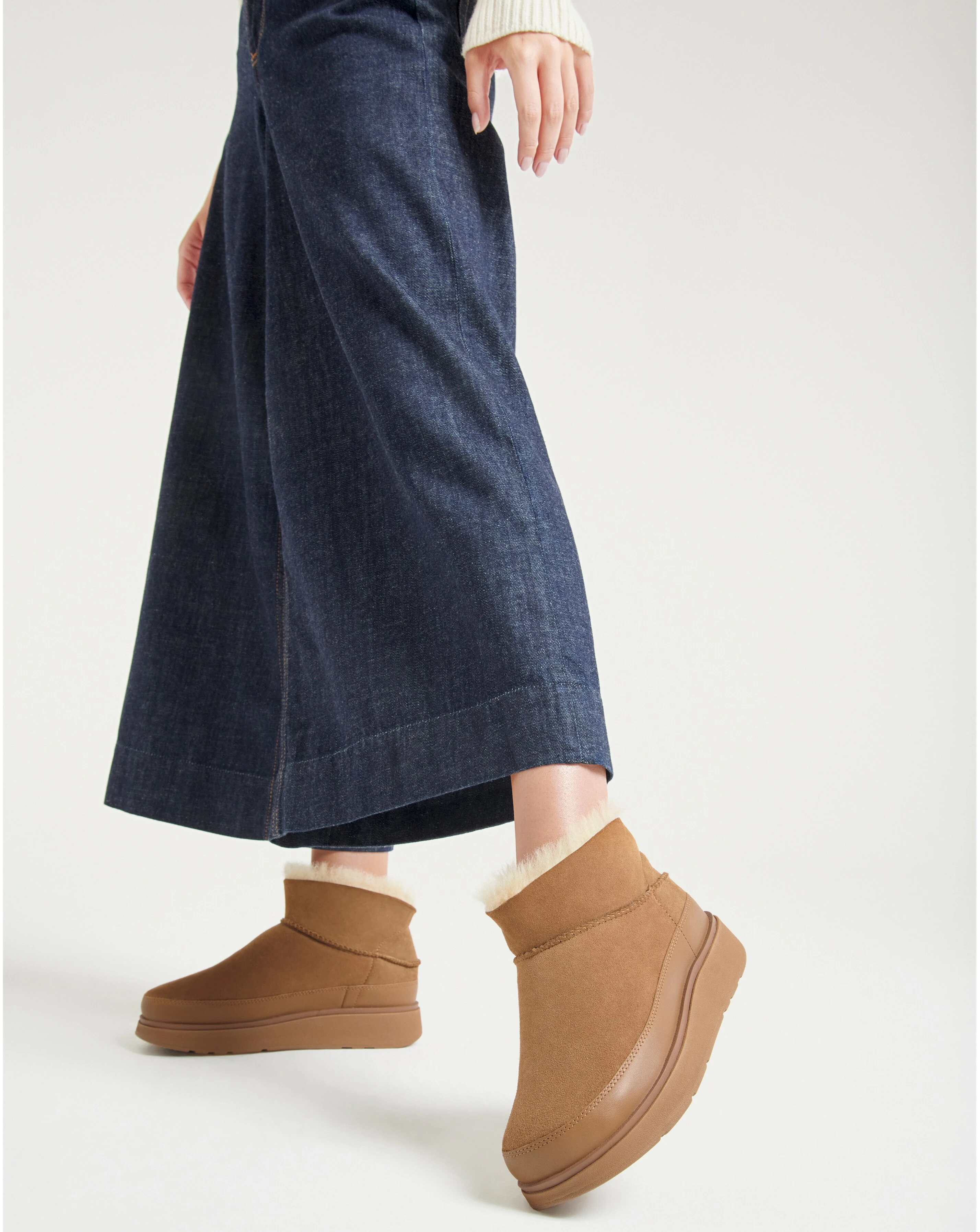 52300-fitflop-gen-ff-ultra-mini-suede-shearling-warm-boots-standard-fit-1.webp