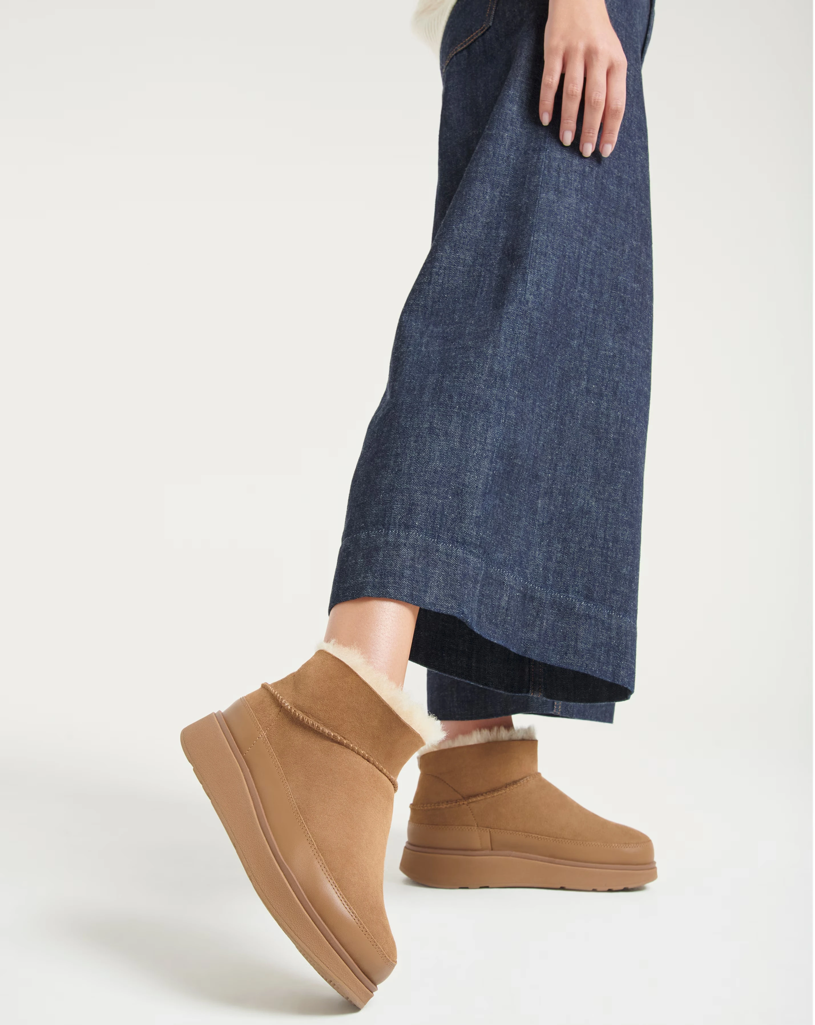 52300-fitflop-gen-ff-ultra-mini-suede-shearling-warm-boots-standard-fit-1.webp