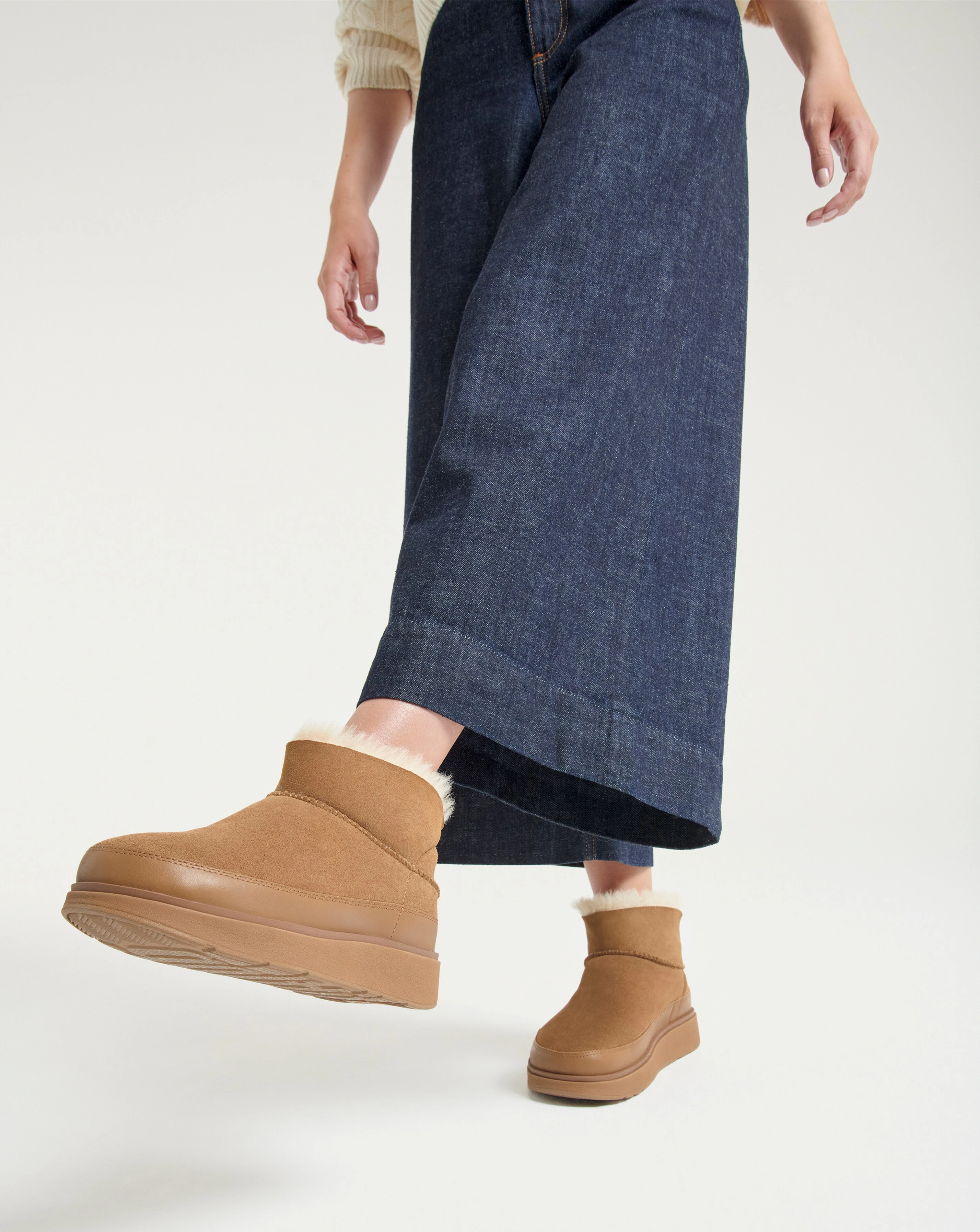 52300-fitflop-gen-ff-ultra-mini-suede-shearling-warm-boots-standard-fit-1.webp