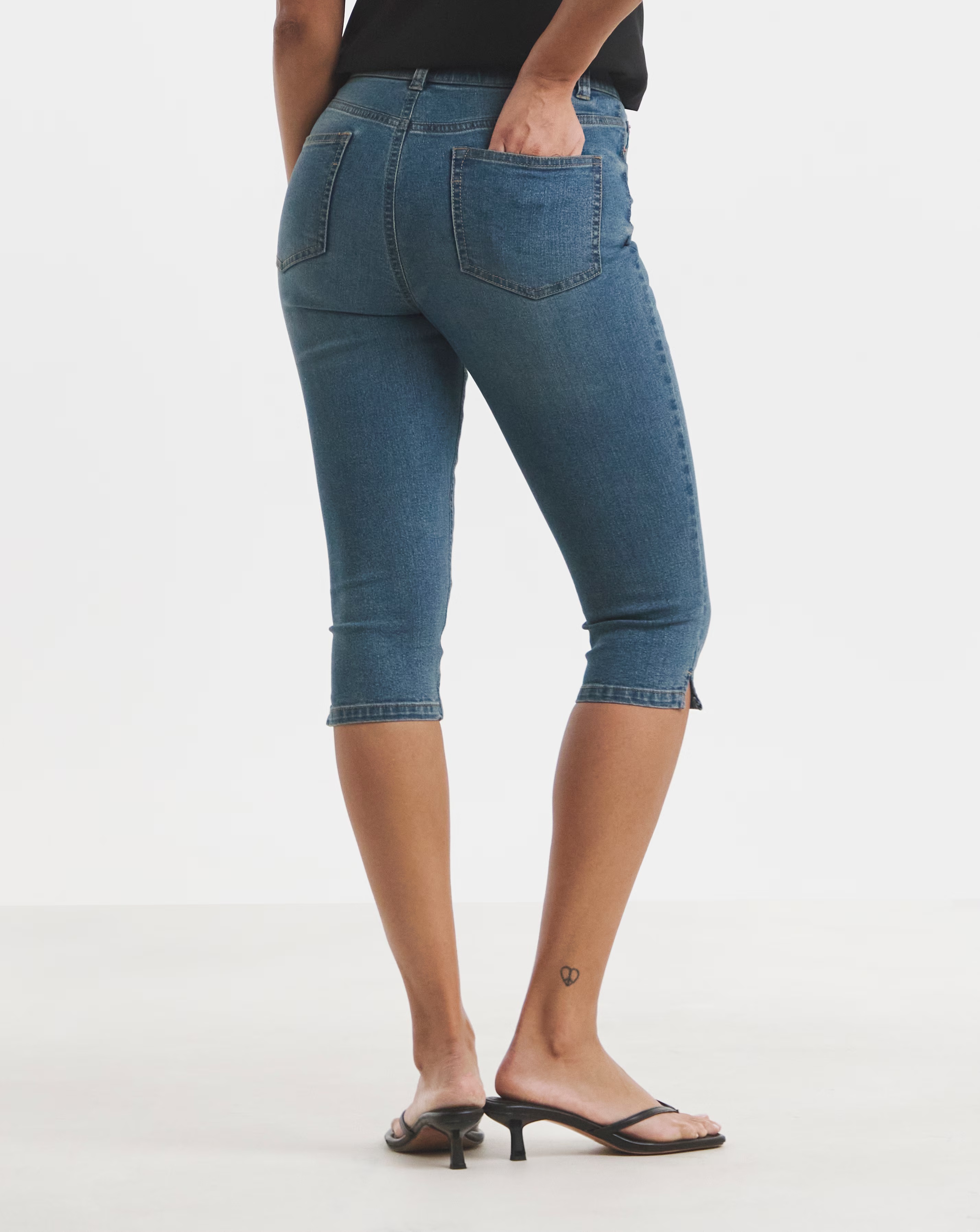 5234-mid-wash-stretch-denim-capri-jeans-1.jpg
