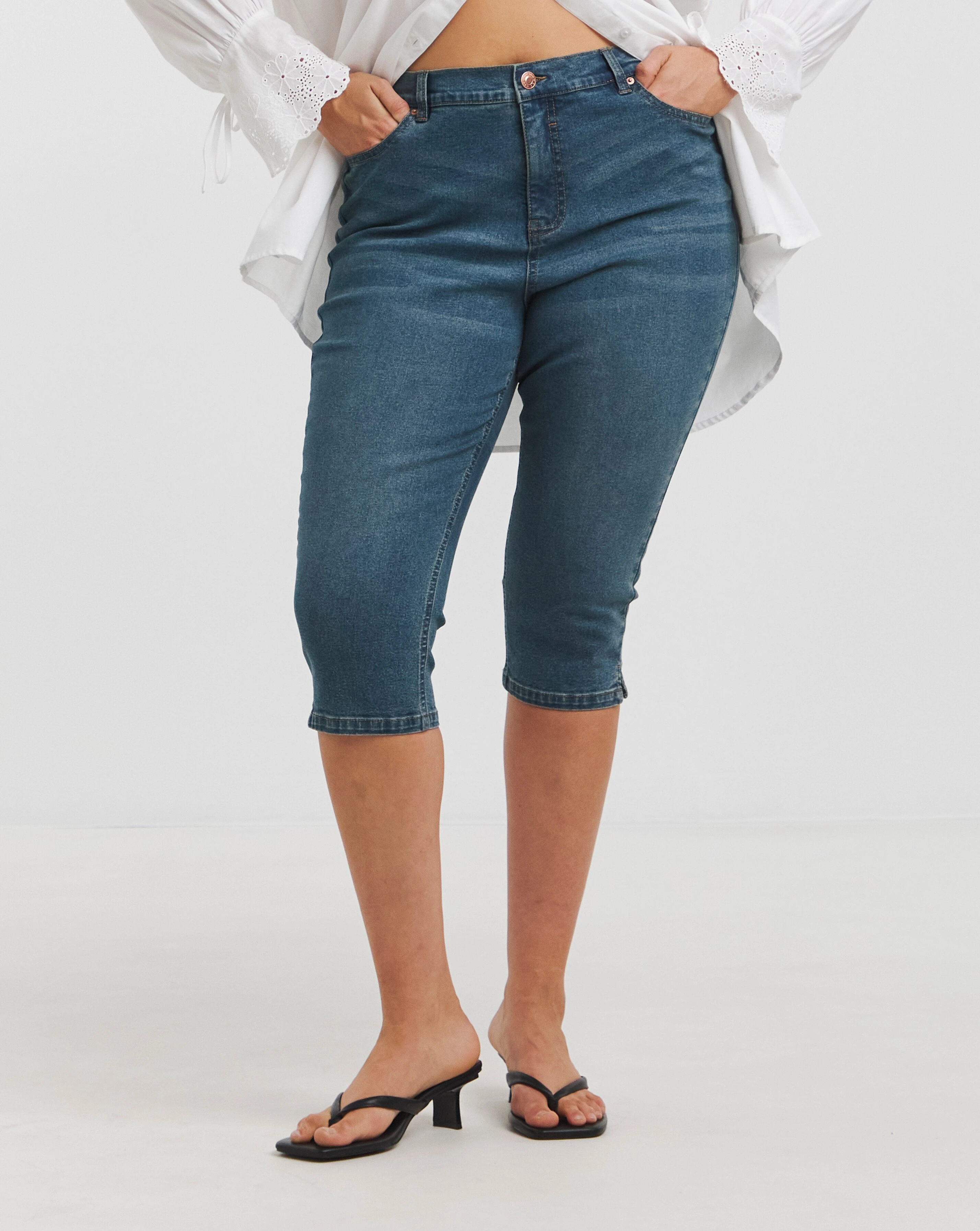 5234-mid-wash-stretch-denim-capri-jeans-1.jpg