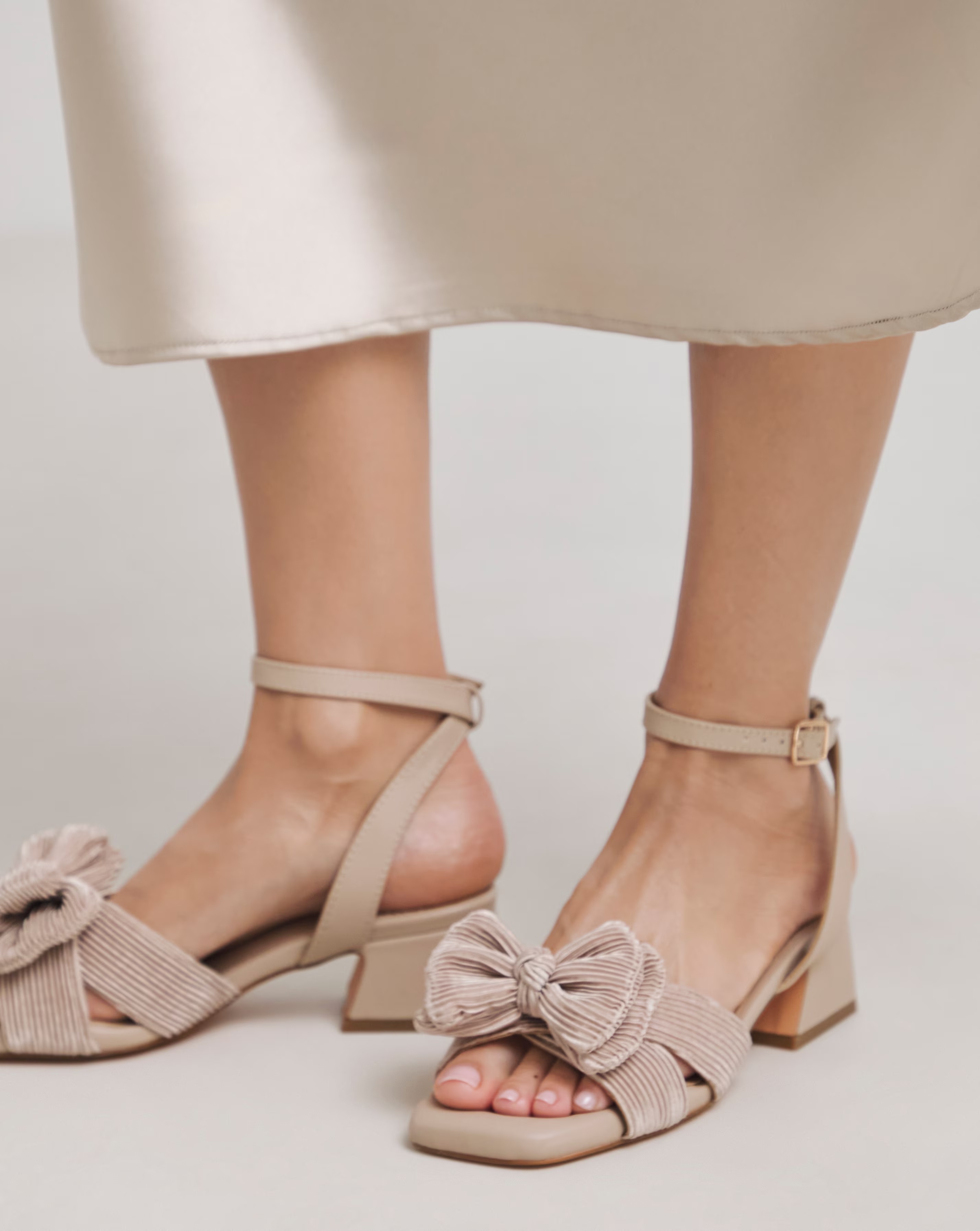 52493-monet-double-bow-low-block-heel-wide-fit-e–1.jpg