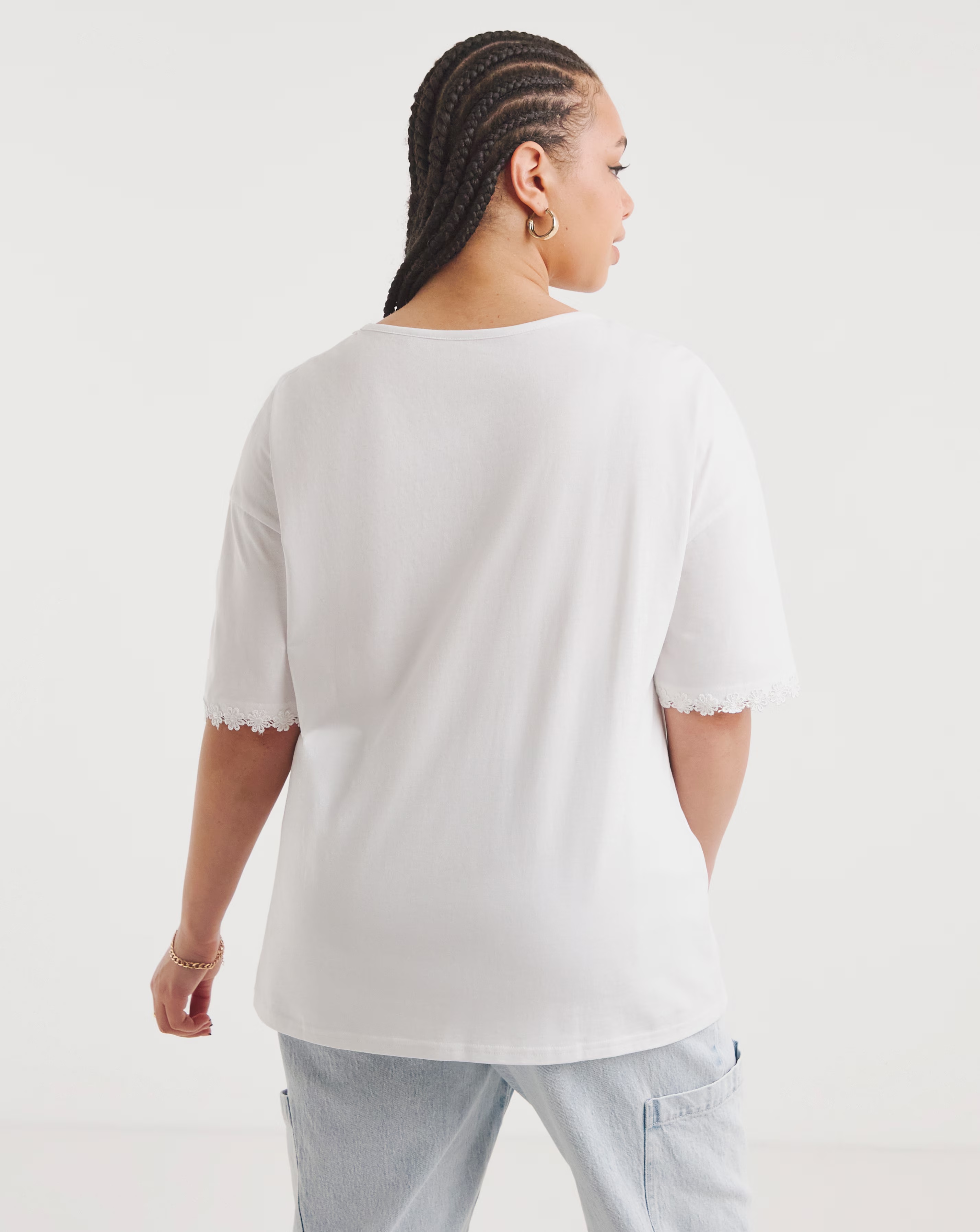 52697-white-daisy-trim-crew-neck-tee-1.jpg