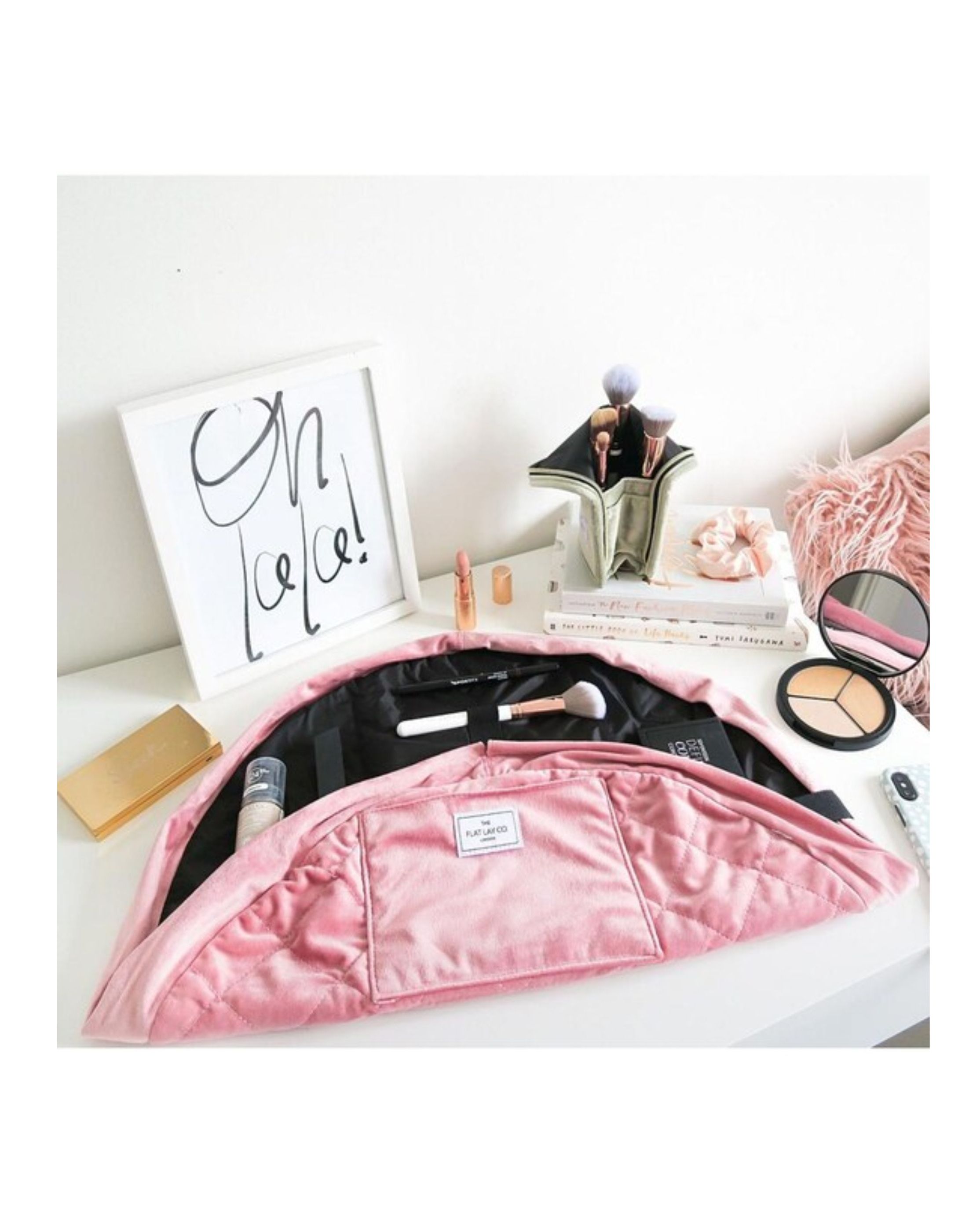 52772-the-flat-lay-co-drawstring-makeup-bag-pink-velvet-1.jpg