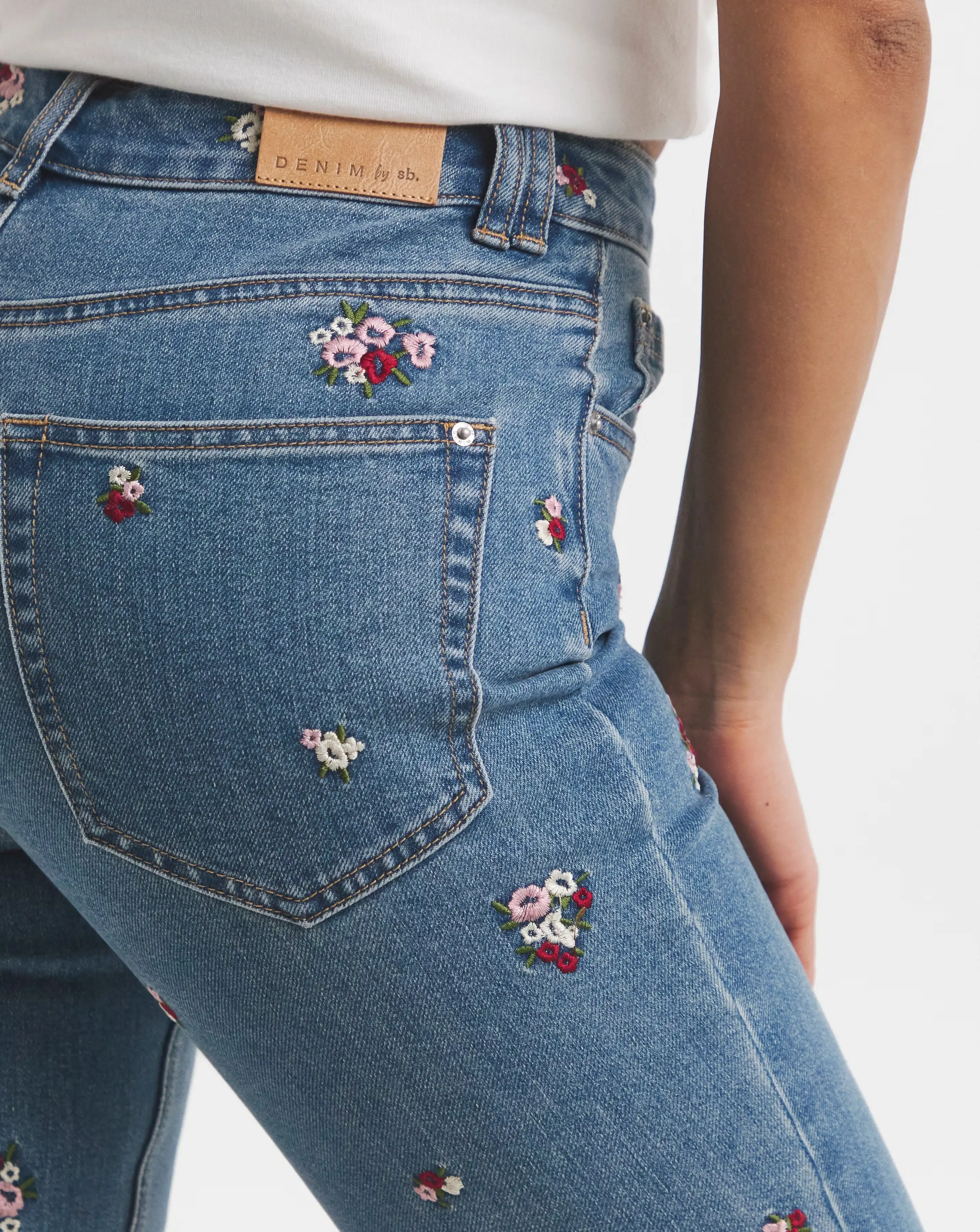 5360-simply-be-mid-blue-floral-embroidered-slim-mom-jeans-1.jpg