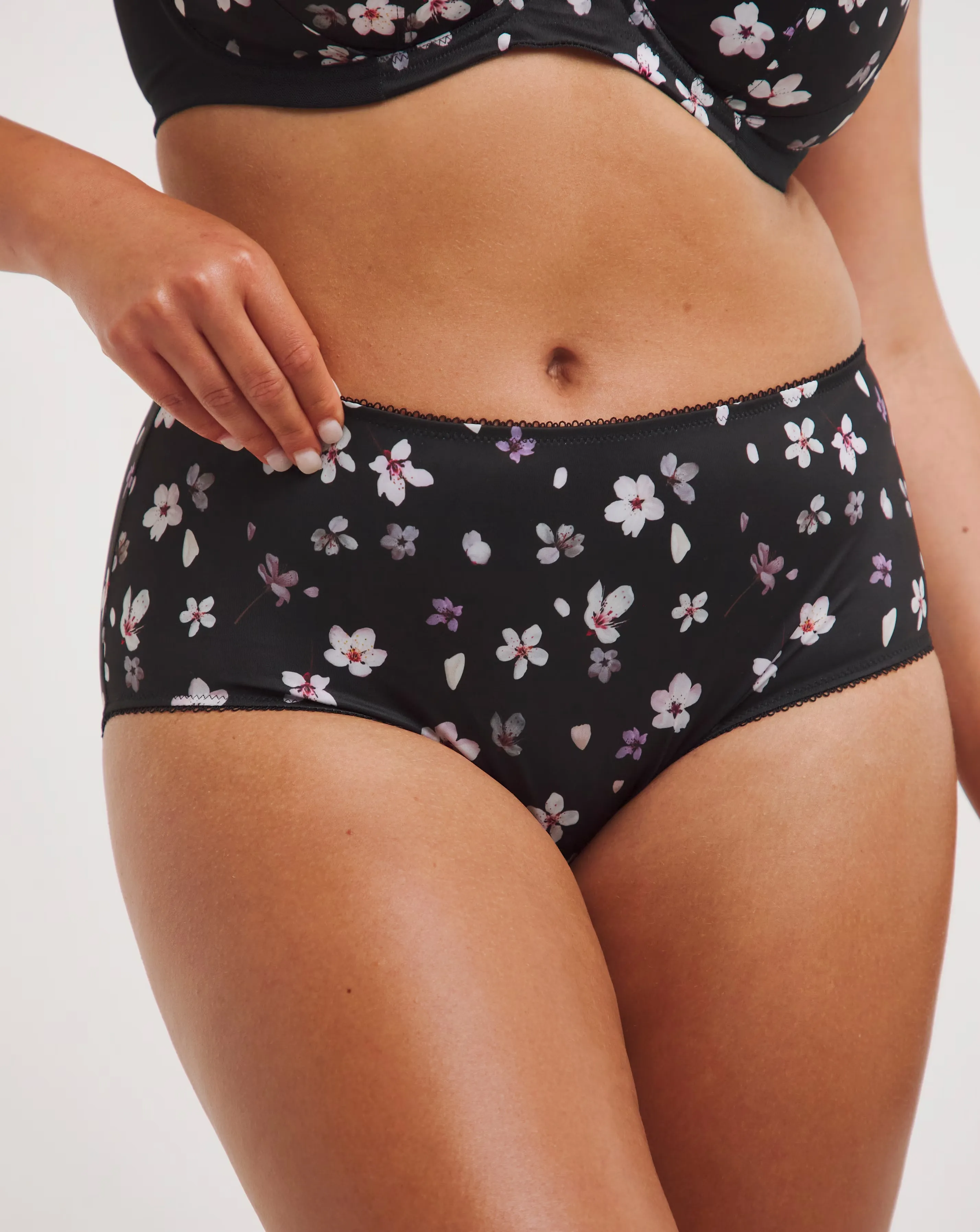 53852-goddess-kayla-full-fit-briefs-1.webp