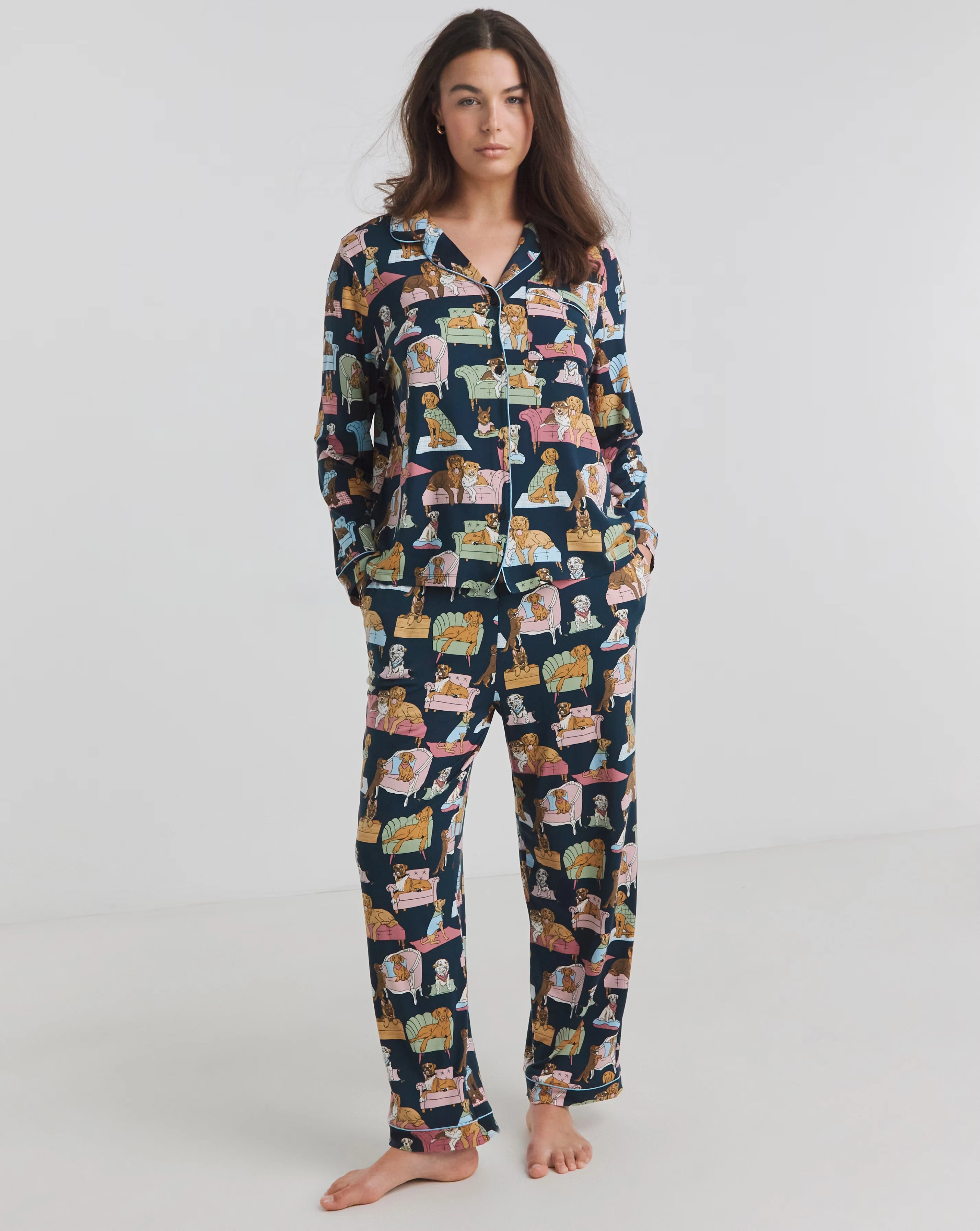 54876-chelsea-peers-jersey-lounging-dogs-print-pyjama-set-1.webp