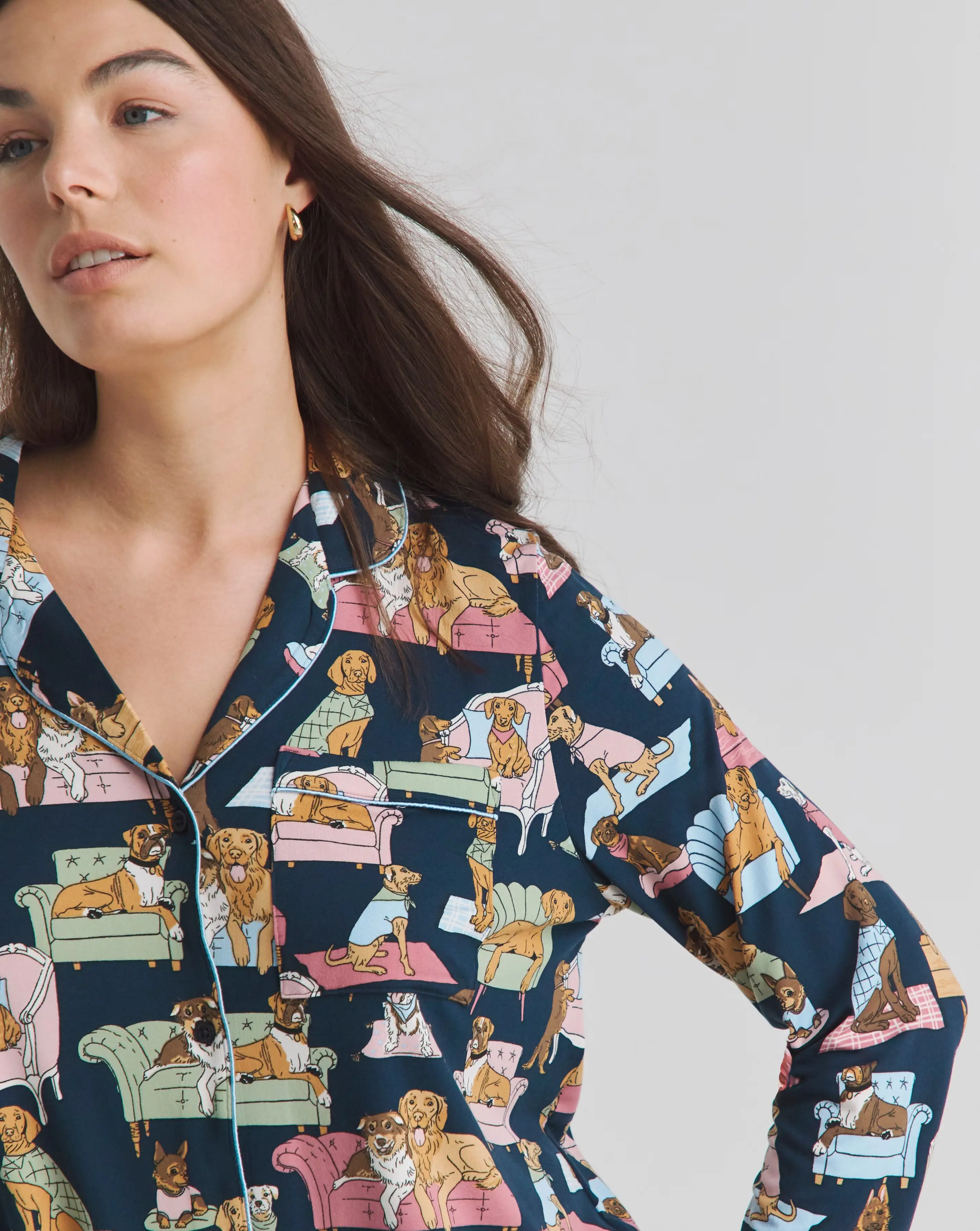 54876-chelsea-peers-jersey-lounging-dogs-print-pyjama-set-1.webp