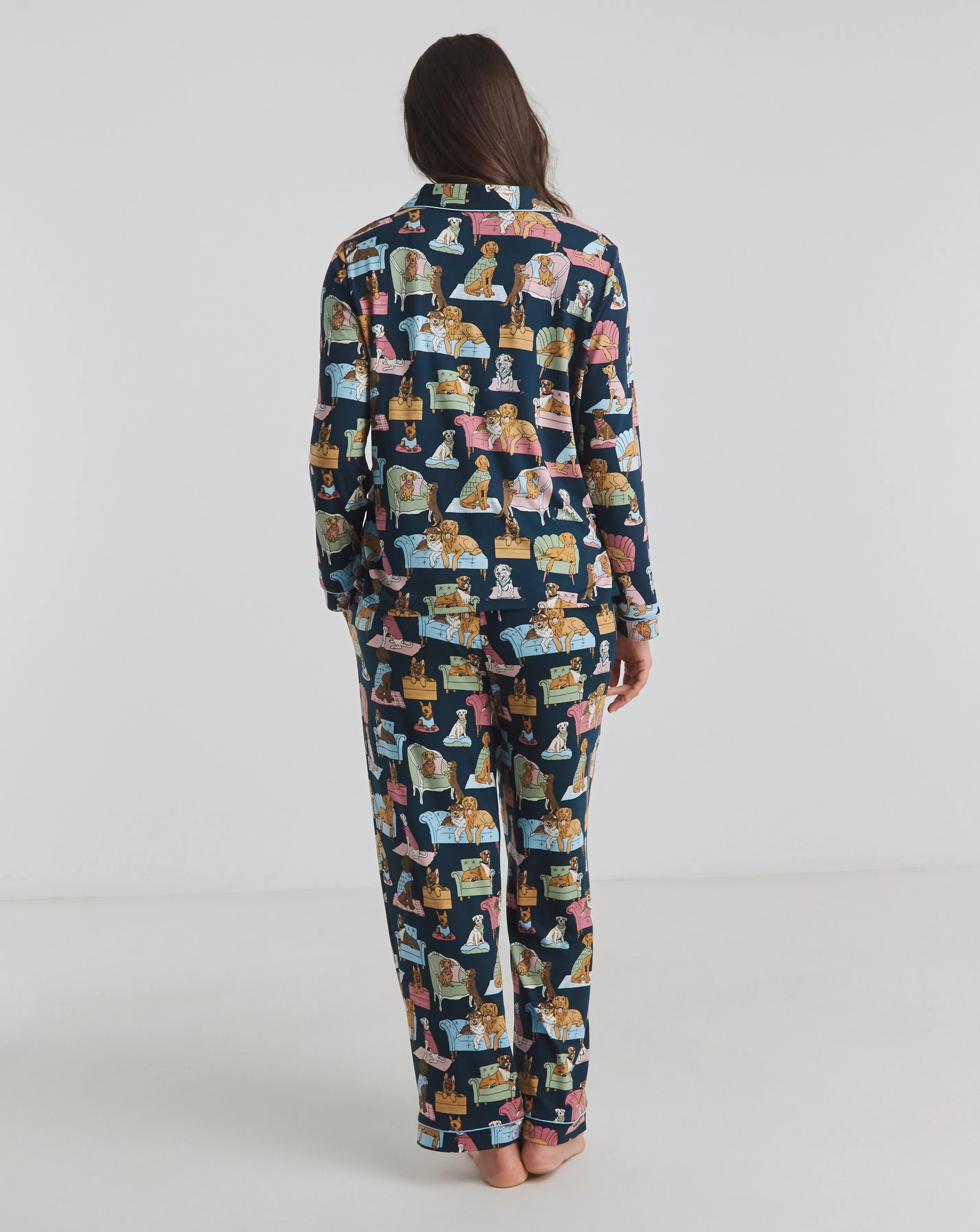 54876-chelsea-peers-jersey-lounging-dogs-print-pyjama-set-1.webp