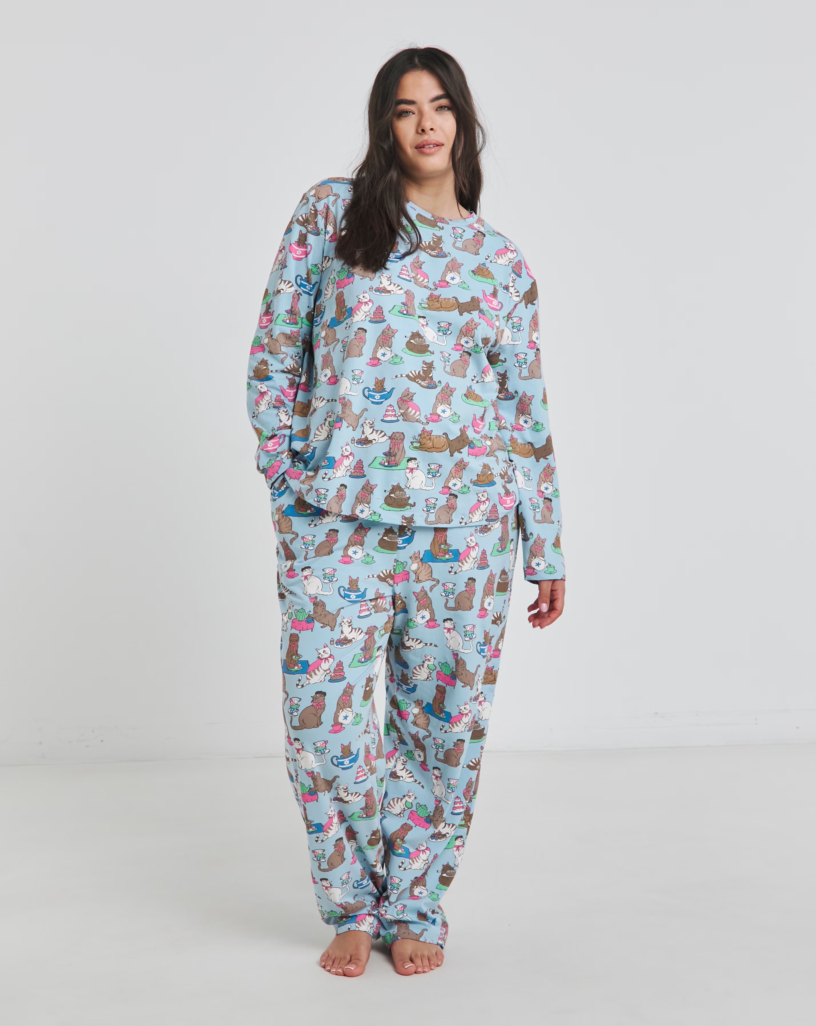 54909-chelsea-peers-jersey-cats-tea-party-print-crew-pyjama-set-1.webp