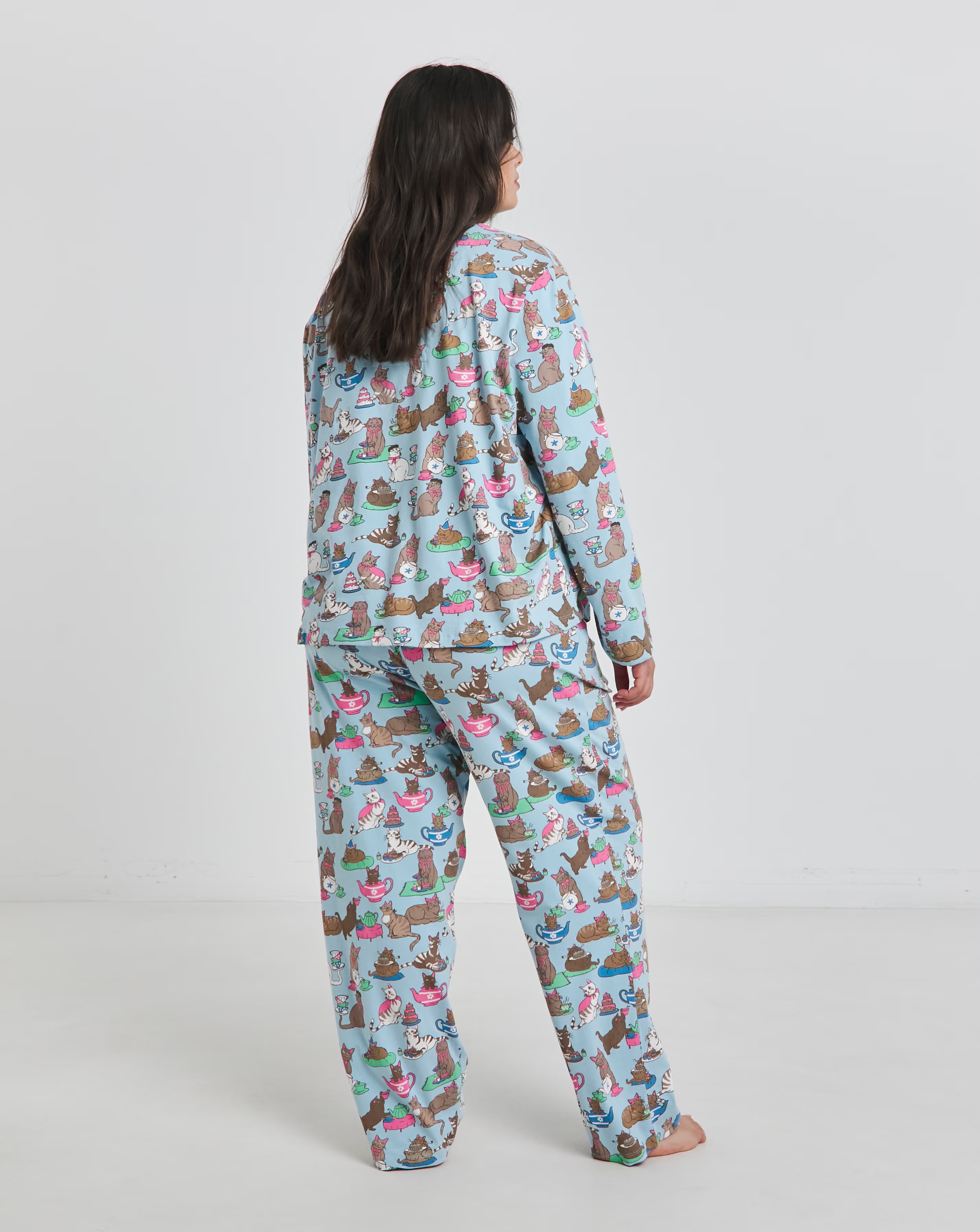 54909-chelsea-peers-jersey-cats-tea-party-print-crew-pyjama-set-1.webp