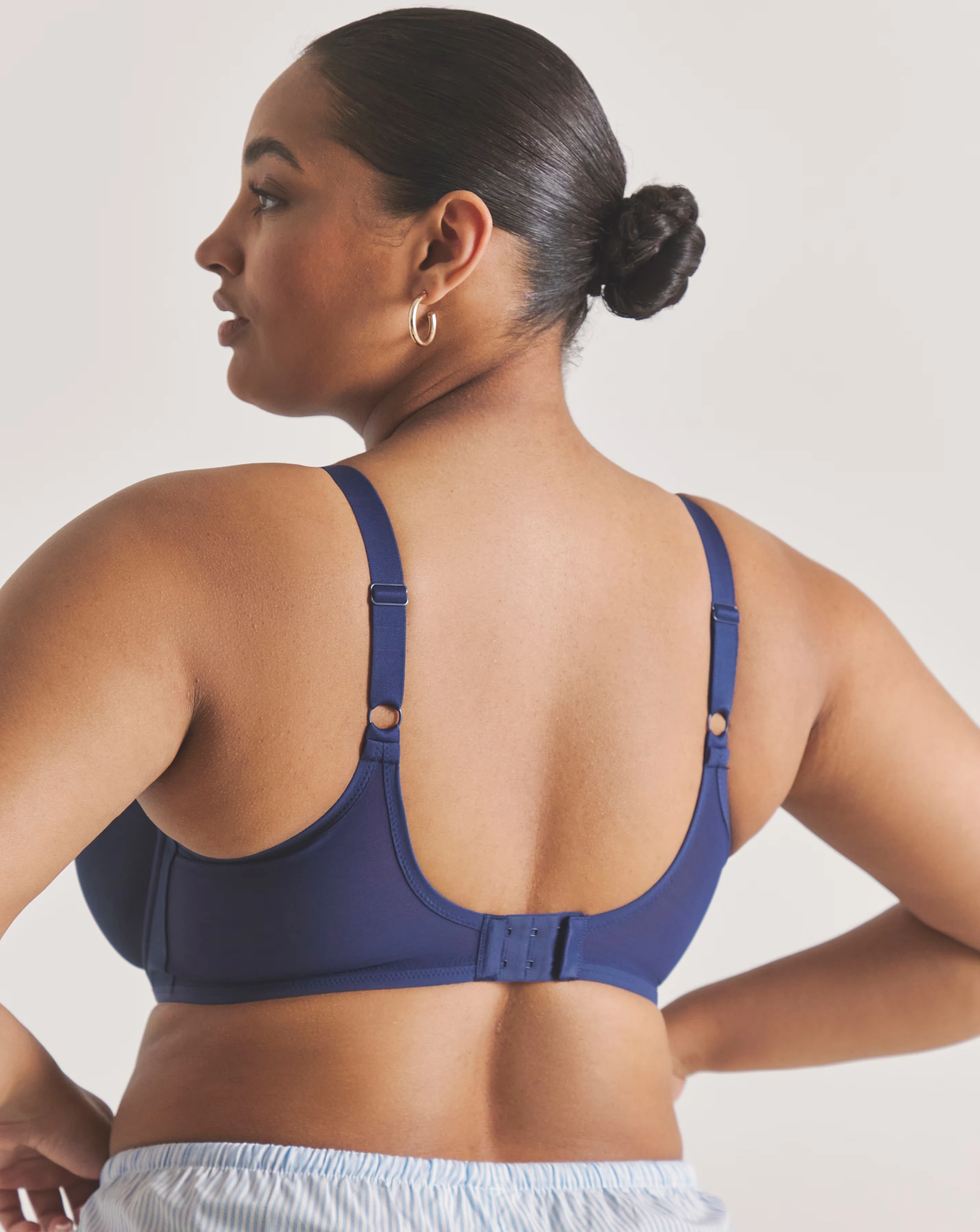56283-elomi-smooth-moulded-t-shirt-wired-bra-midnight-1.webp