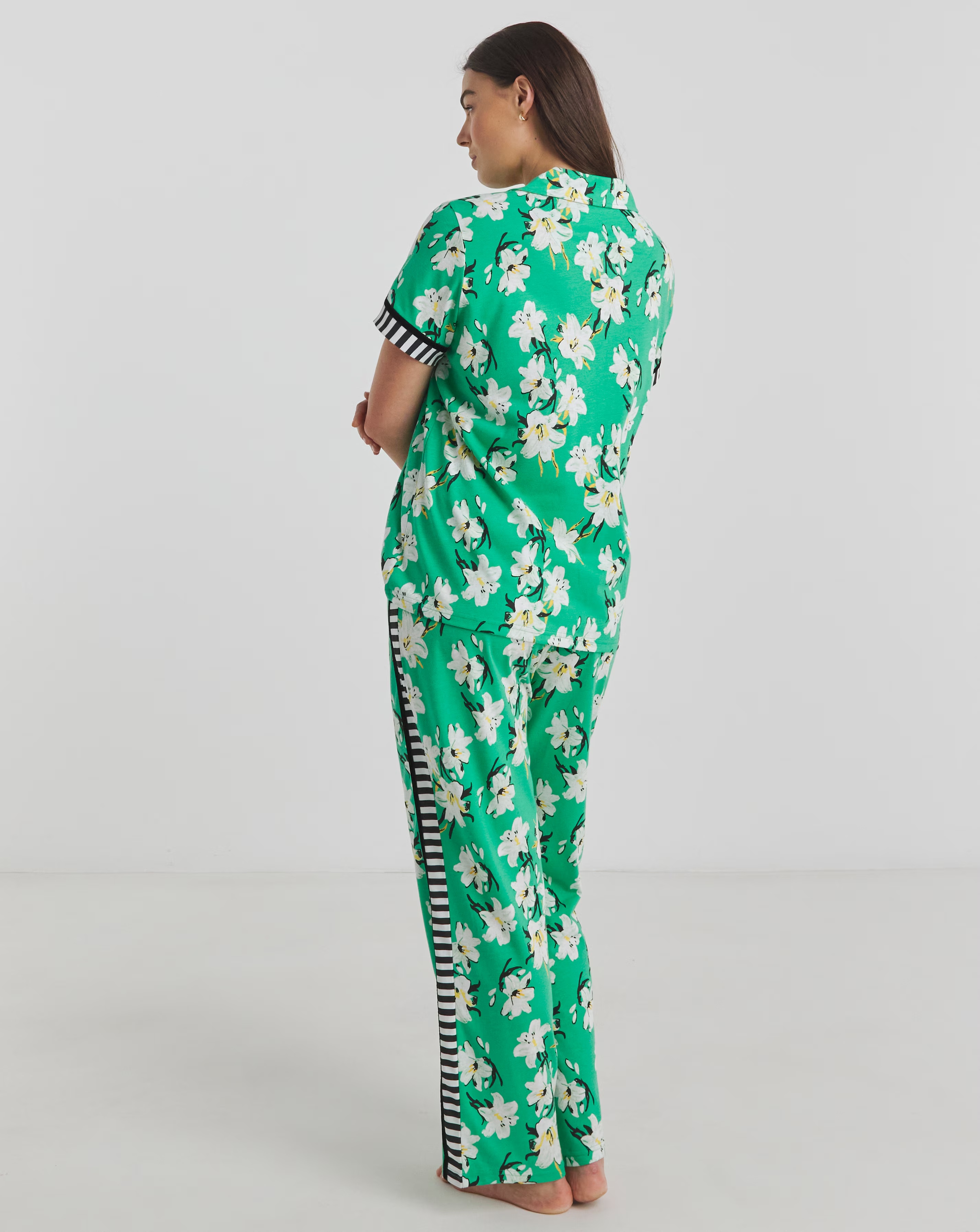 56853-joe-browns-lily-print-pyjama-set-green-print-1.webp