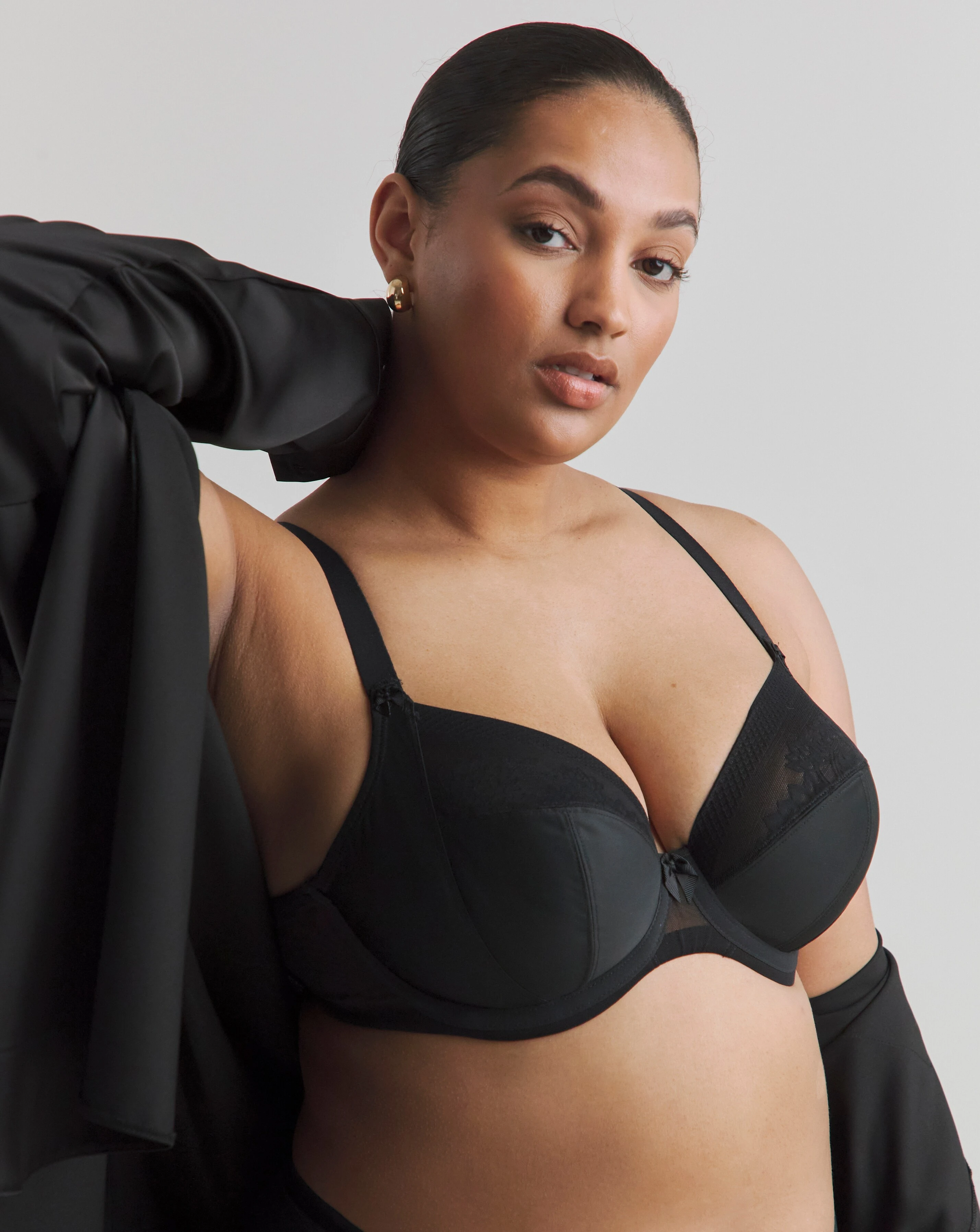 Elomi Nerina Plunge Wired Bra Black 1 56918-elomi-nerina-plunge-wired-bra-black-1.webp