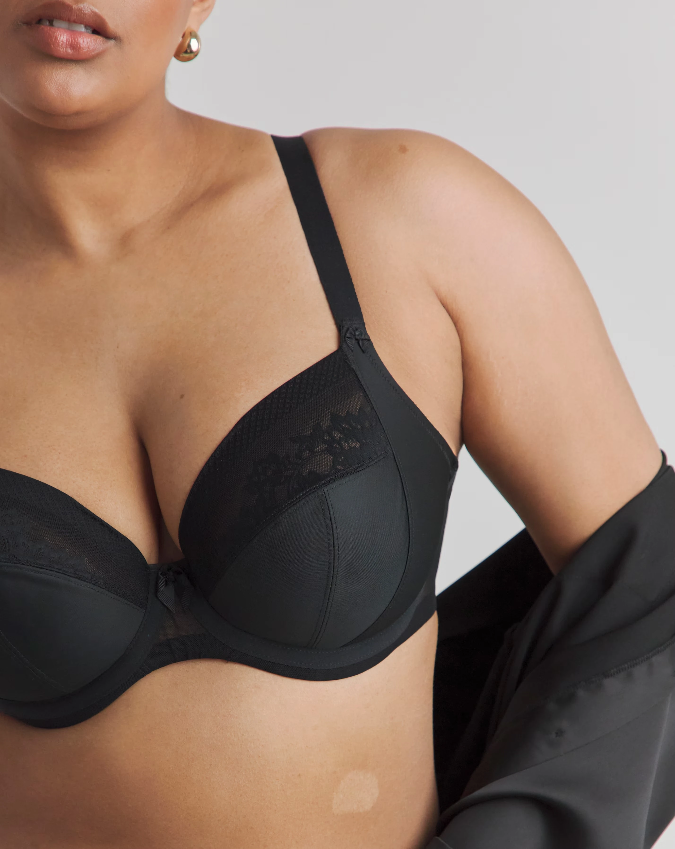 56918-elomi-nerina-plunge-wired-bra-black-1.webp