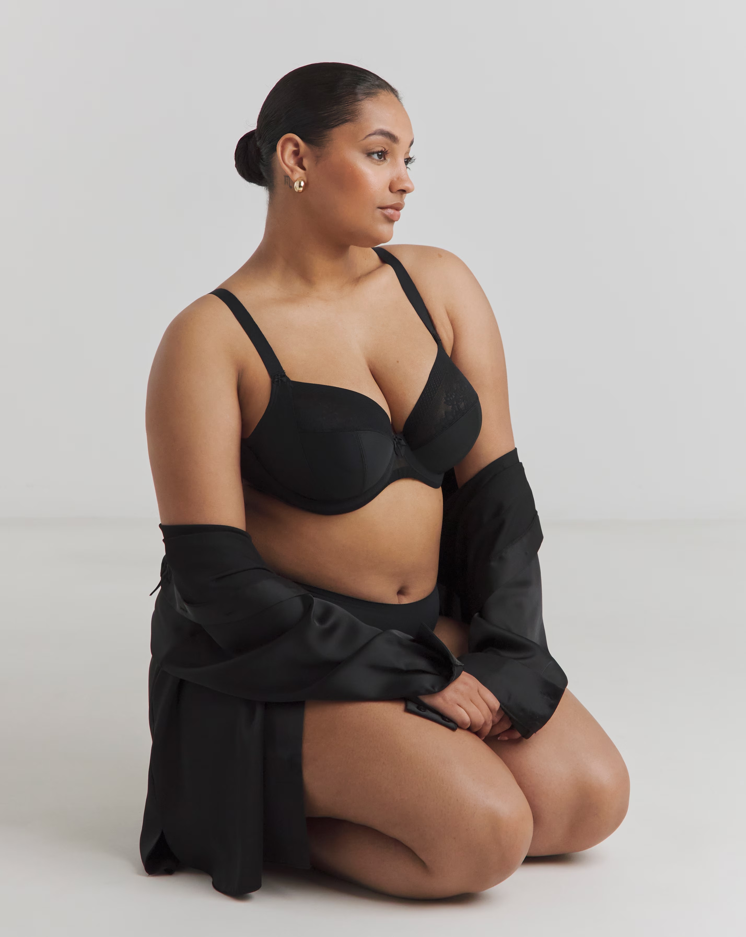 56918-elomi-nerina-plunge-wired-bra-black-1.webp