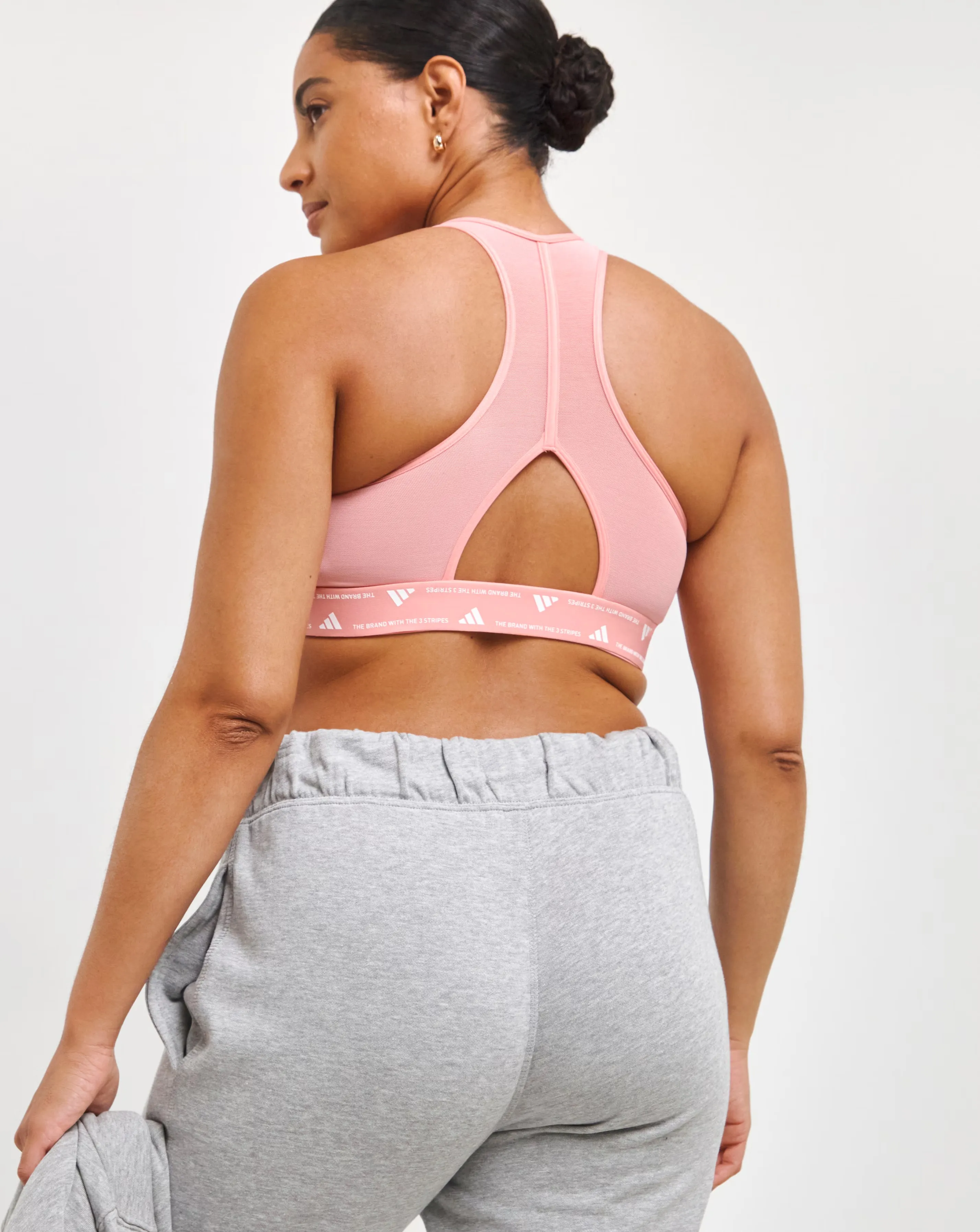 58098-adidas-powerreact-bra-1.webp