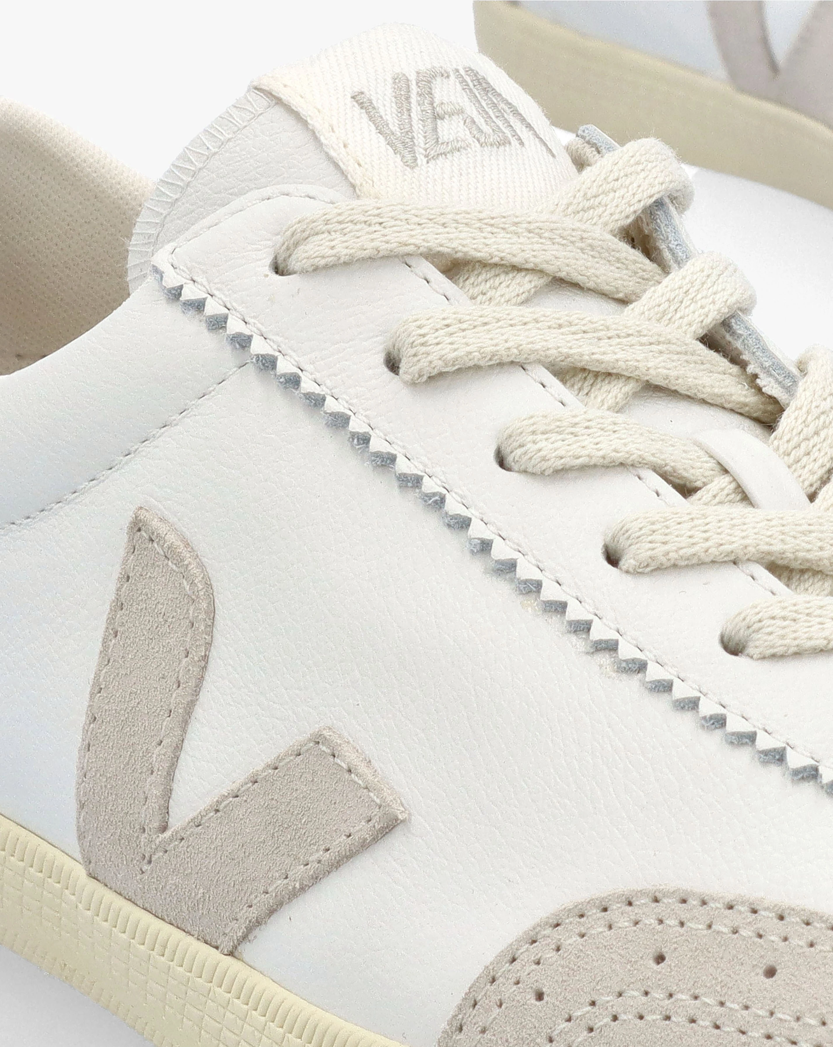 59141-veja-volley-o-t-leather-white-natural-trainers-1.jpg