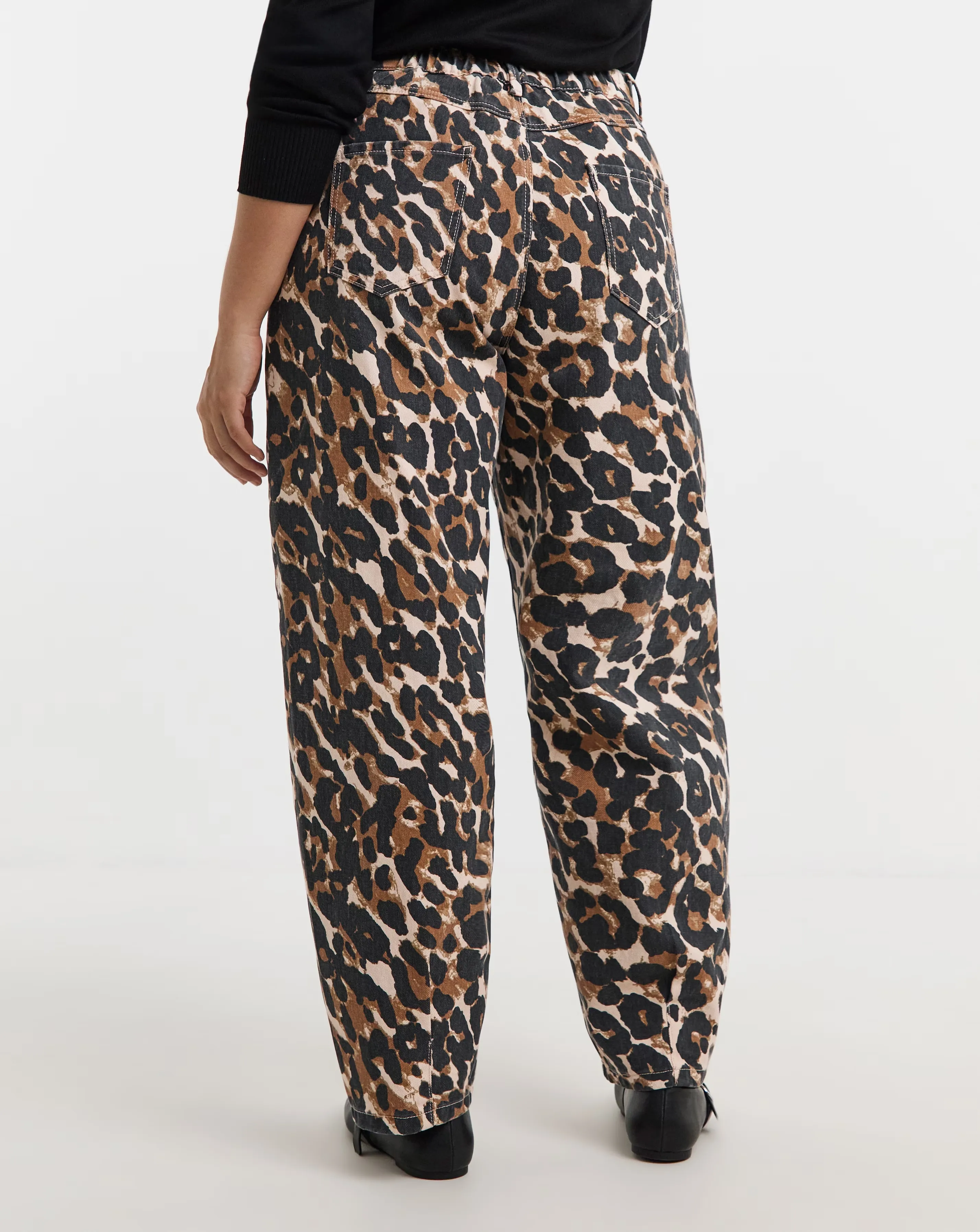 5943-simply-be-leopard-print-barrel-jeans-1.webp