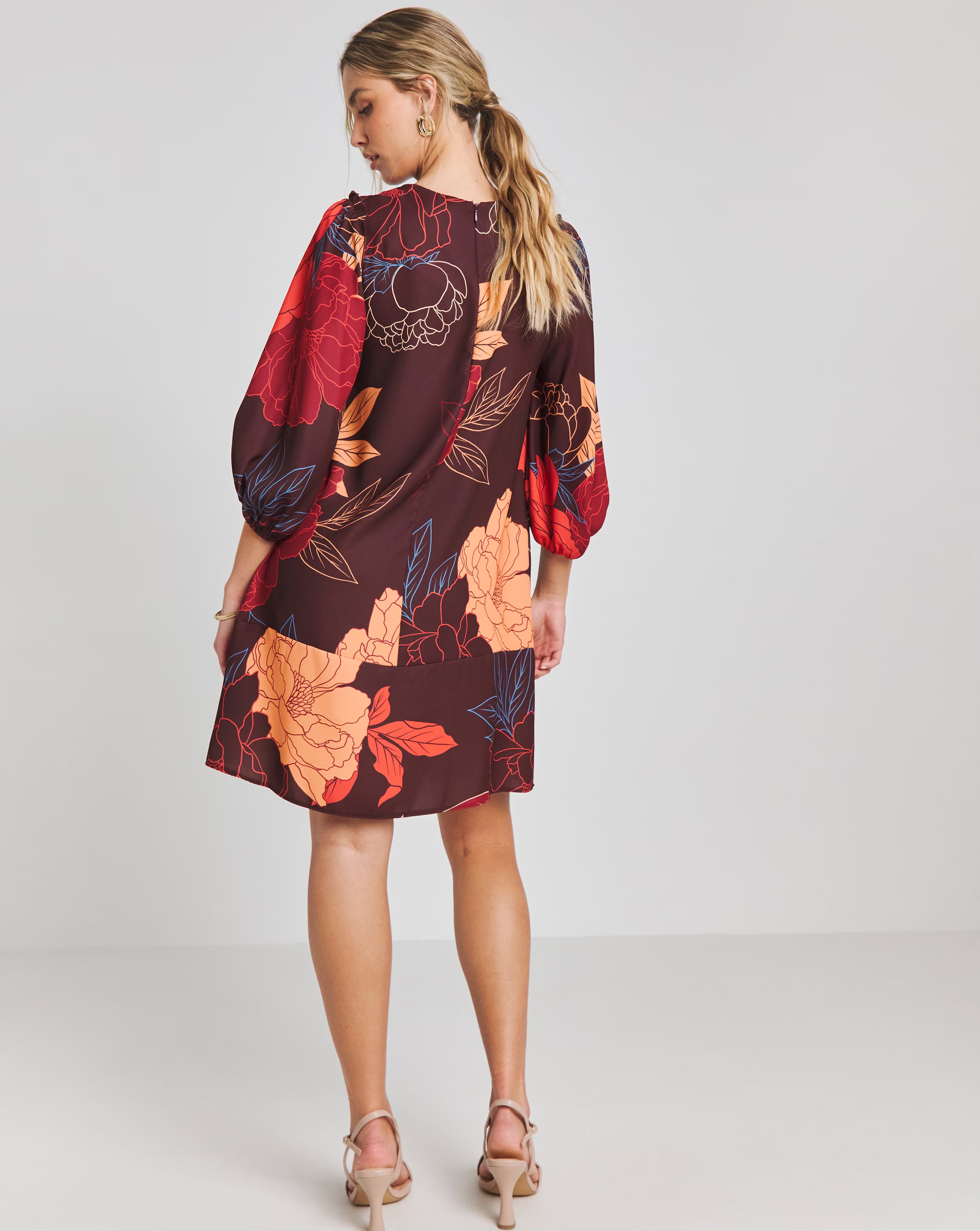 60220-joanna-hope-graphic-floral-print-shift-dress-1.webp