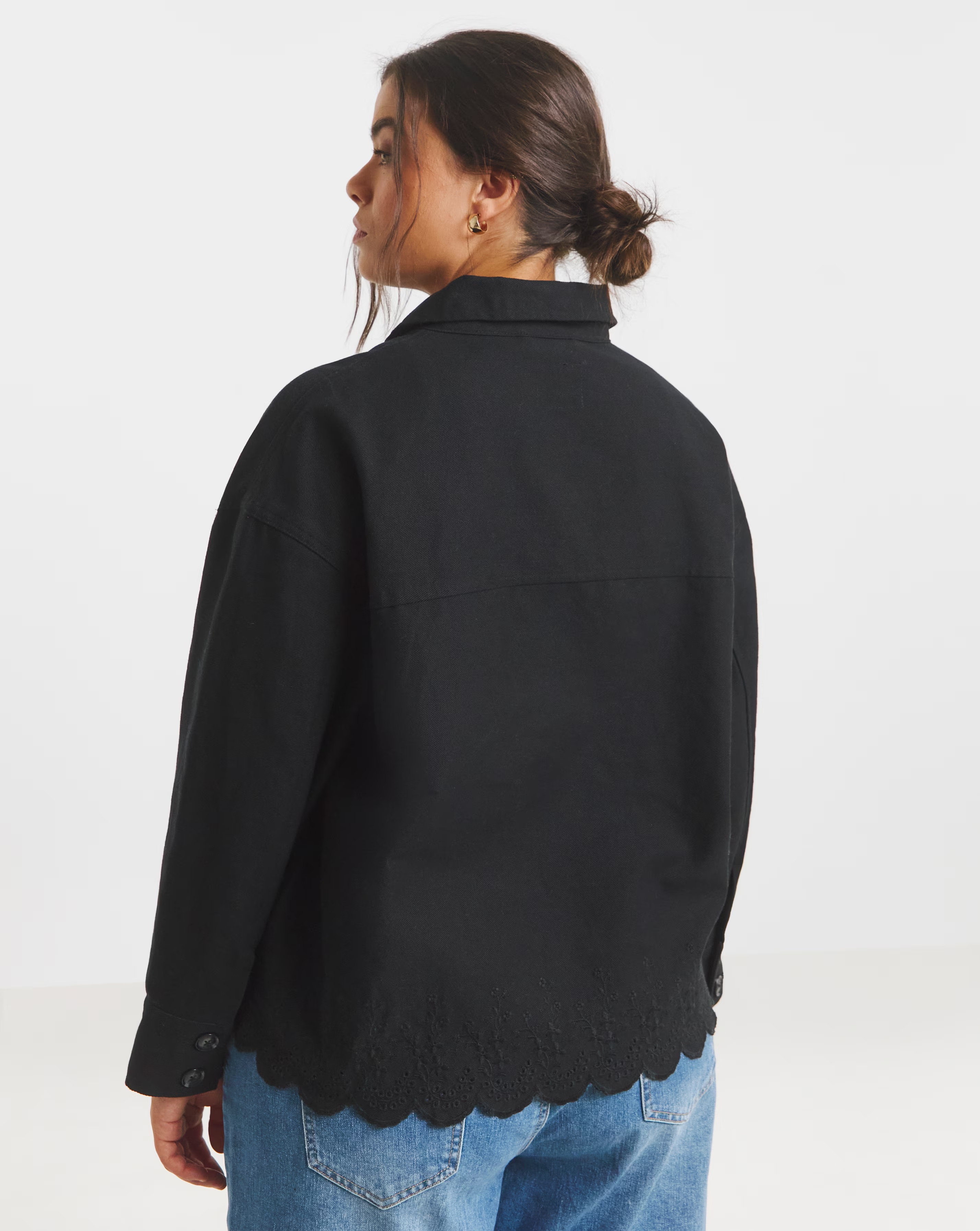 62031-simply-be-black-broderie-hem-utility-cropped-jacket-1.webp