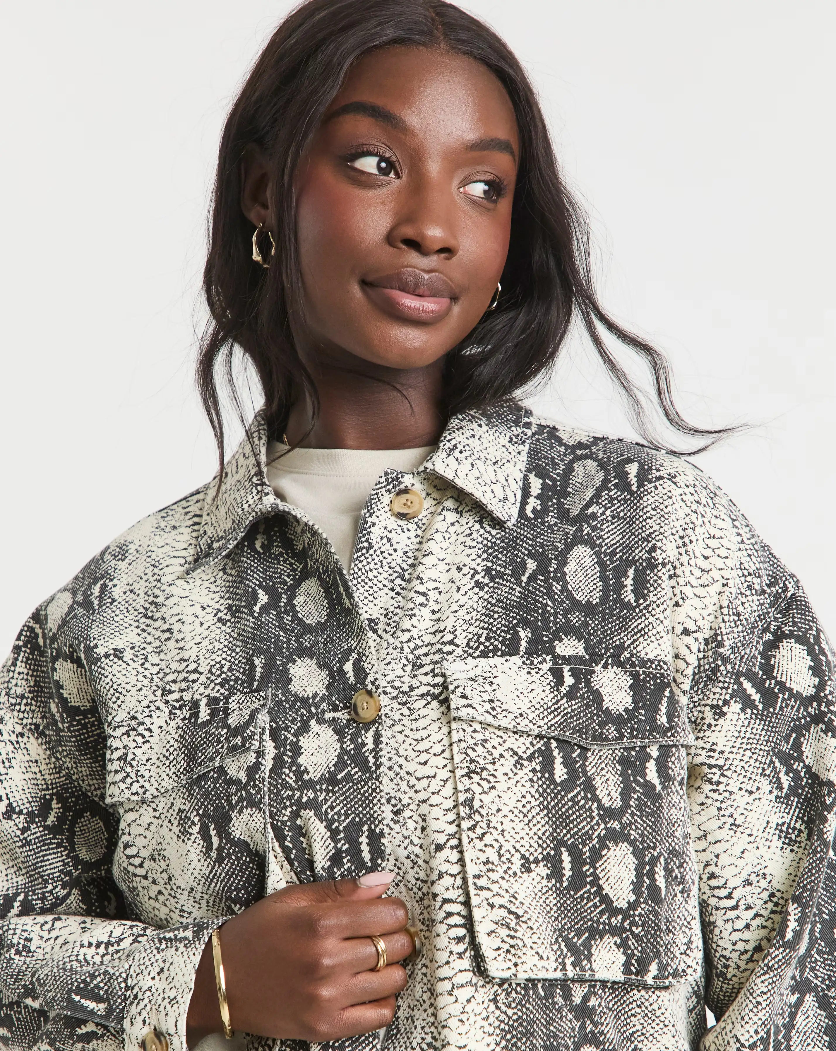 62556-simply-be-black-snake-print-utility-shacket-1.webp