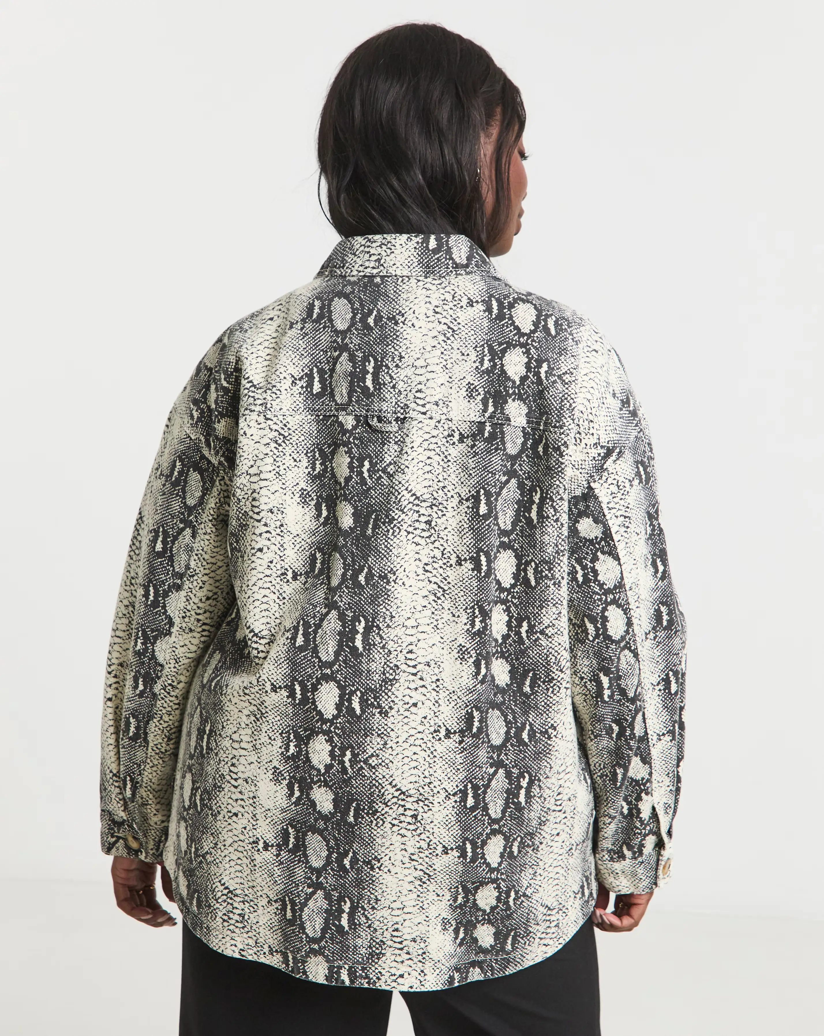 62556-simply-be-black-snake-print-utility-shacket-1.webp
