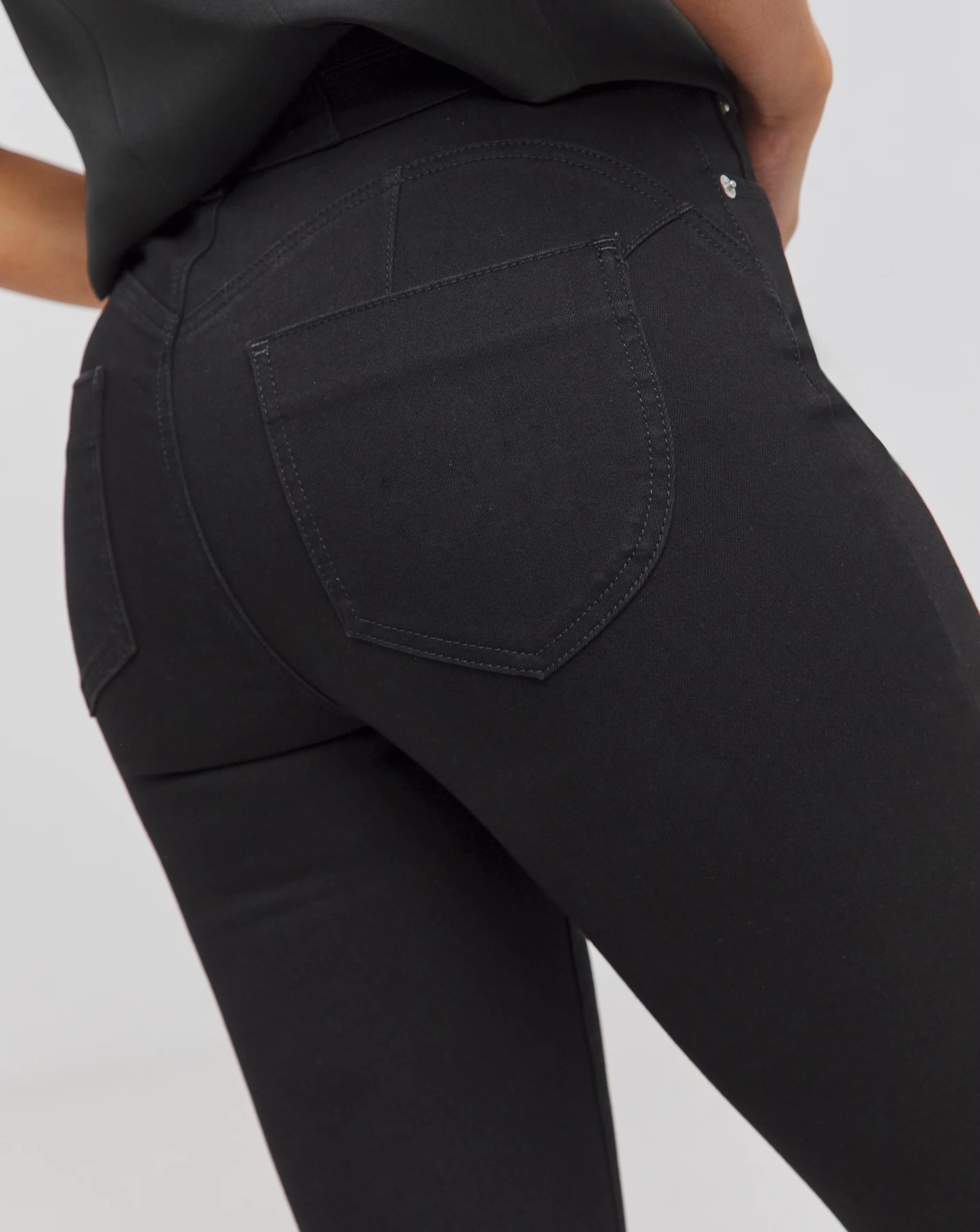 6291-black-magisculpt-skinny-jean-1.jpg