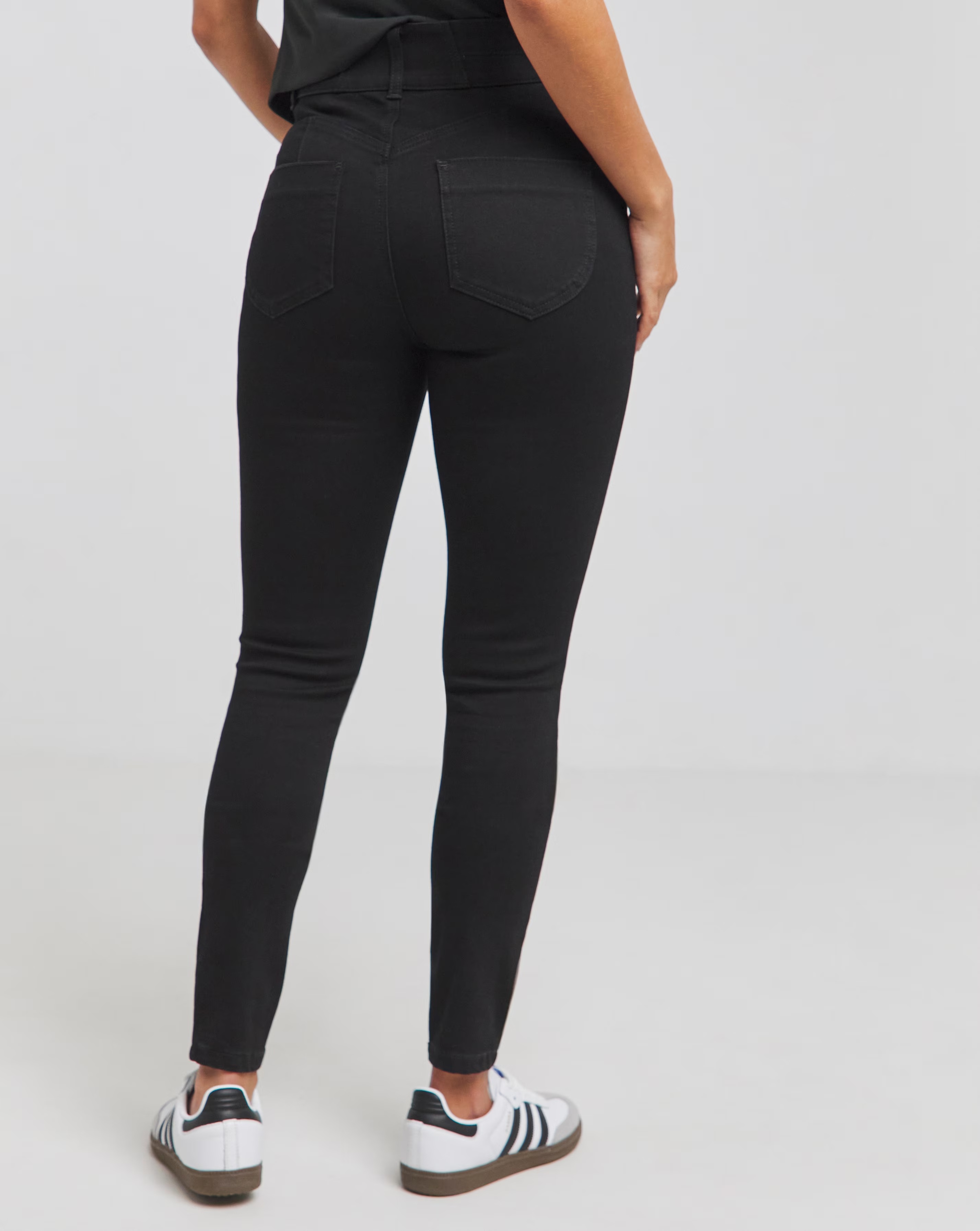 6291-black-magisculpt-skinny-jean-1.jpg