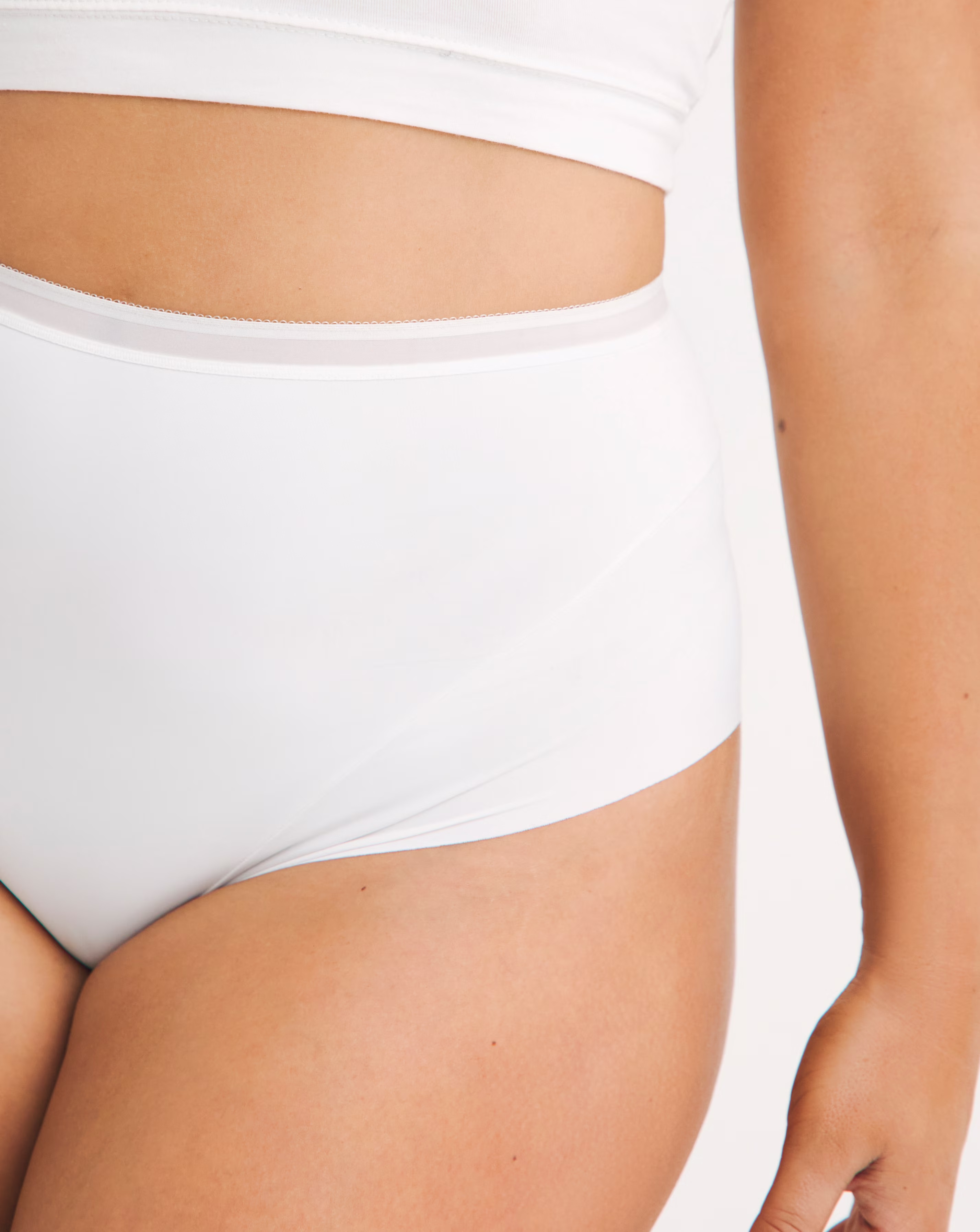 67037-magisculpt-light-control-3-pack-tummy-shapers-black-blush-white-1.jpg