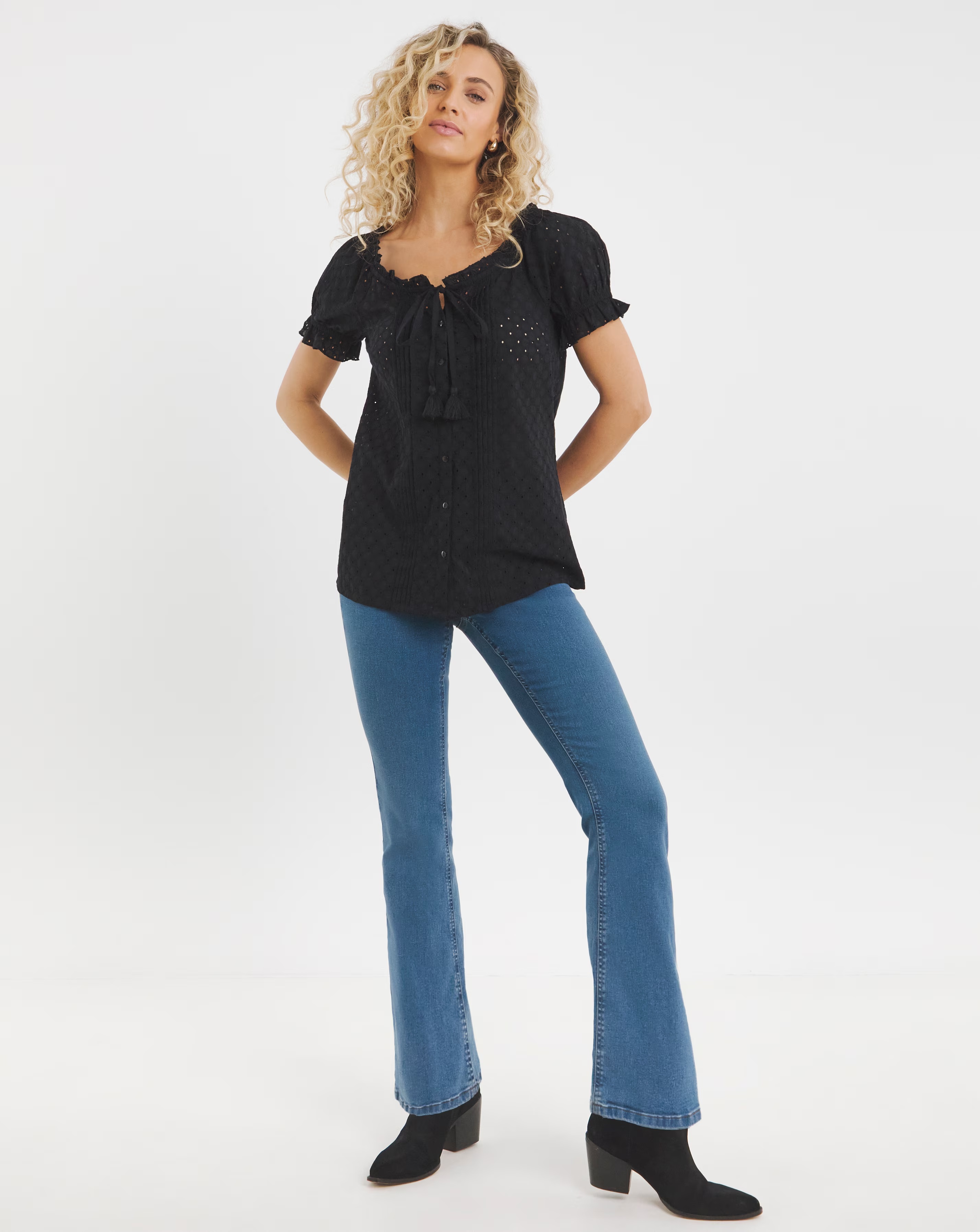 67486-joe-browns-favourite-broderie-top-1.webp