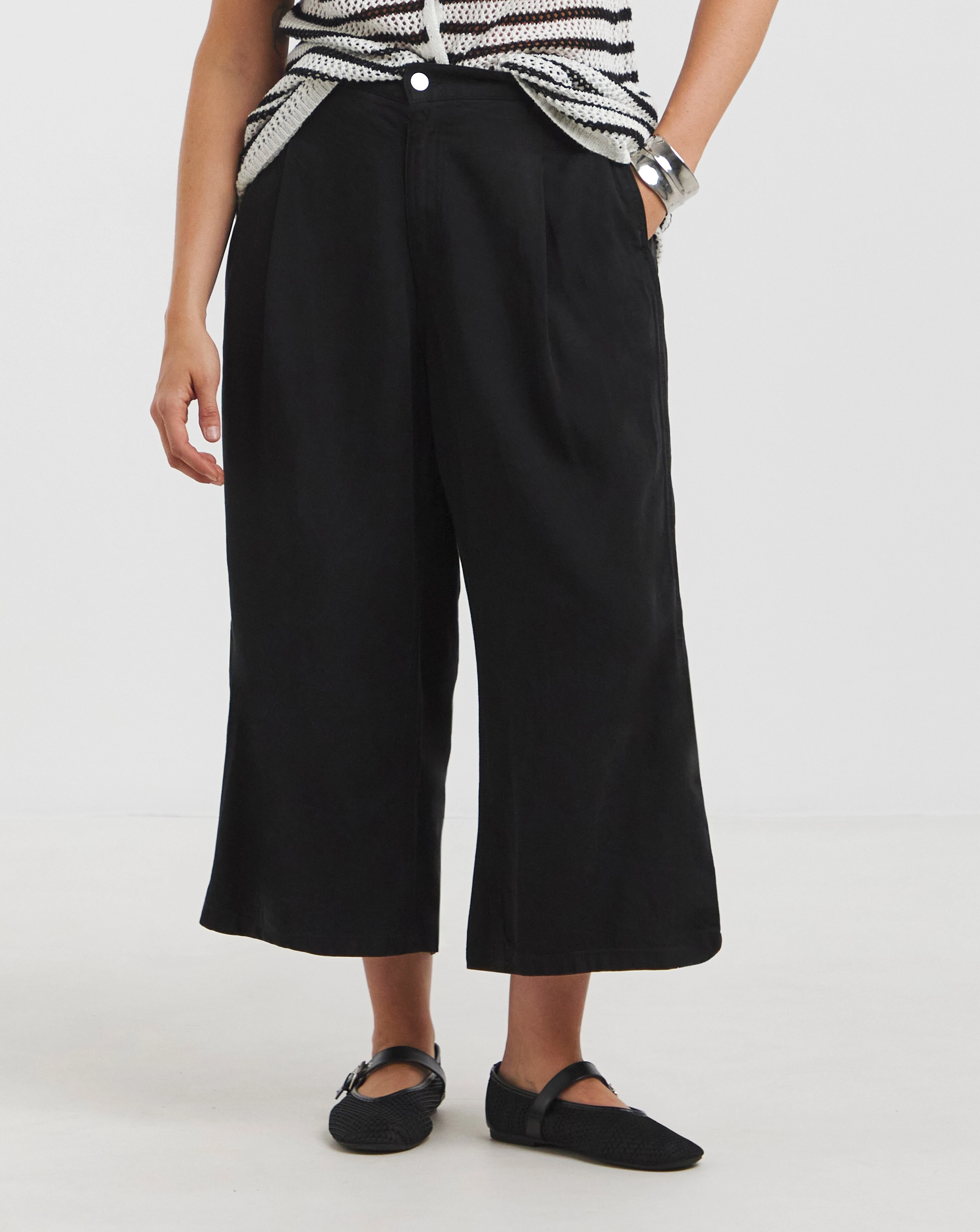 6964-simply-be-black-crop-wide-leg-jeans-with-tencel-tm-lyocell-1.jpg