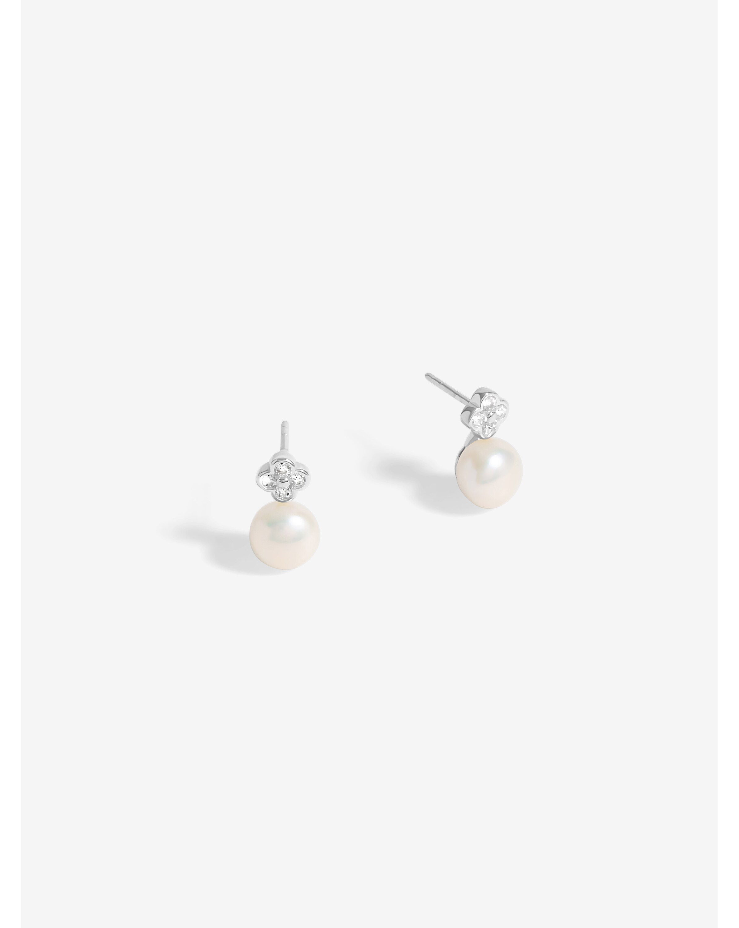 Simply Silver Sterling Silver 925 Cubic Zirconia Clover and Pearl Drop Studs 1 73036-simply-silver-sterling-silver-925-cubic-zirconia-clover-and-pearl-drop-studs-1.jpg
