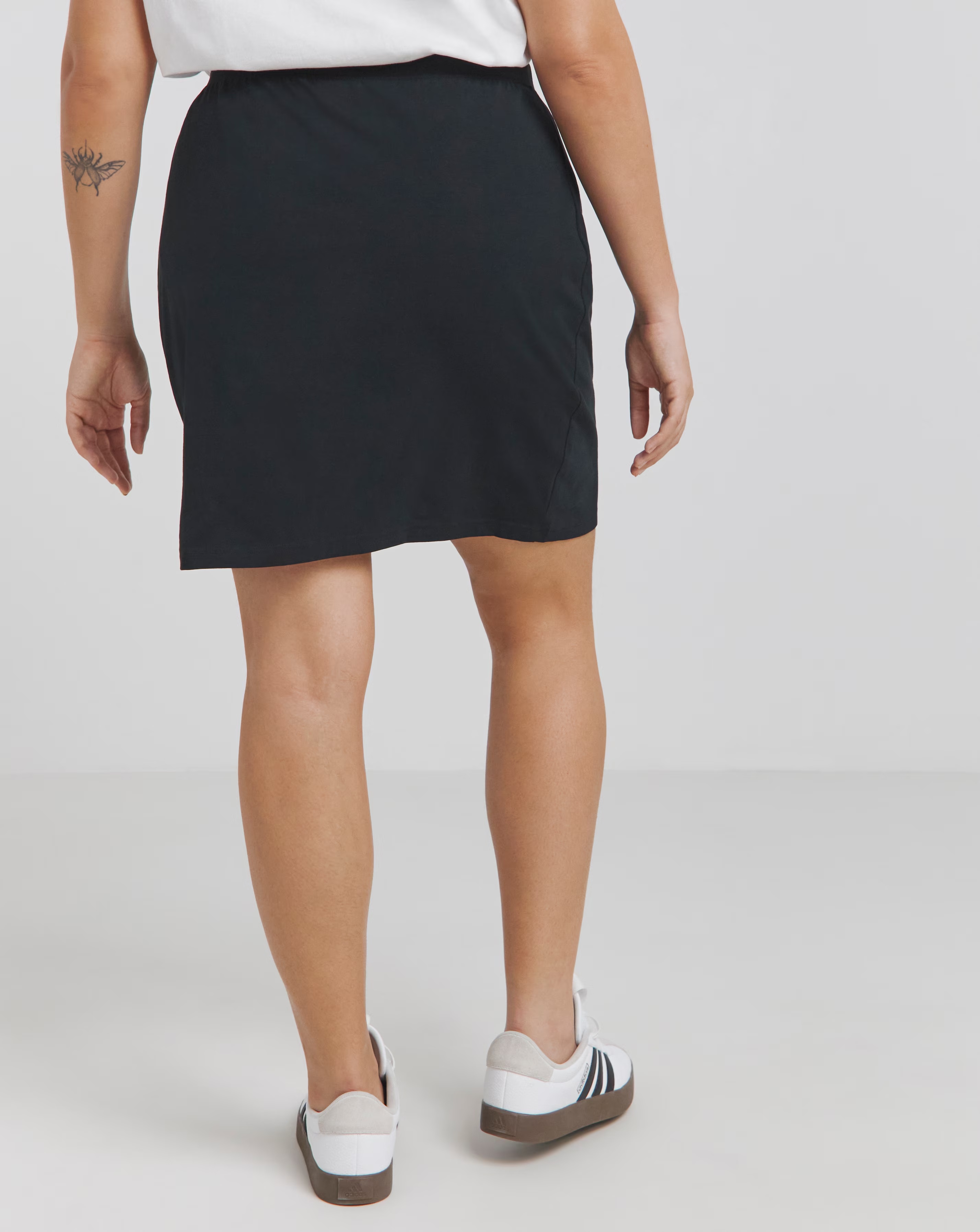 73246-simply-be-black-value-jersey-tube-mini-skirt-1.webp