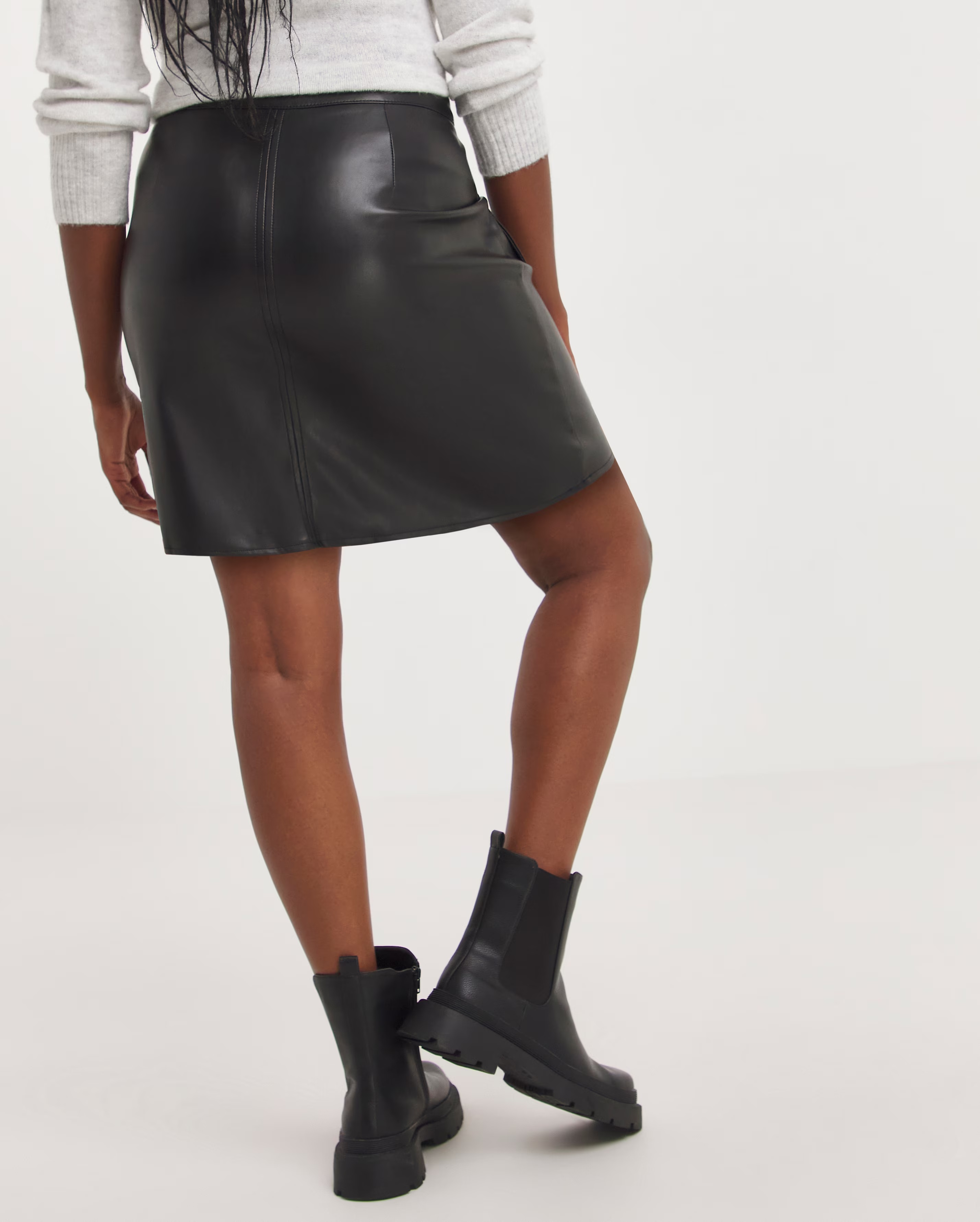 73776-black-pocket-detail-stretch-pu-mini-skirt-1.jpg