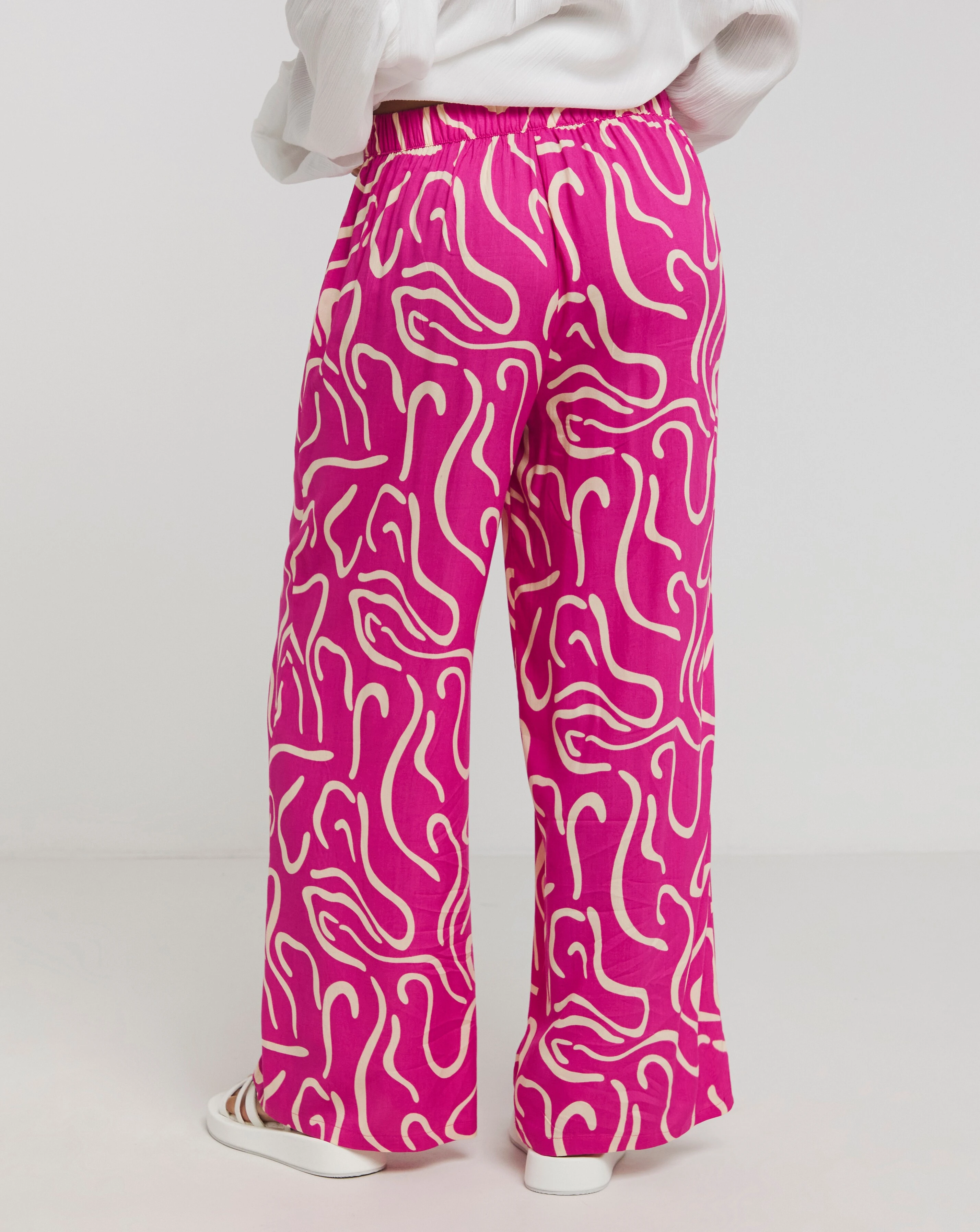 74100-simply-be-pink-print-wide-leg-trousers-1.webp