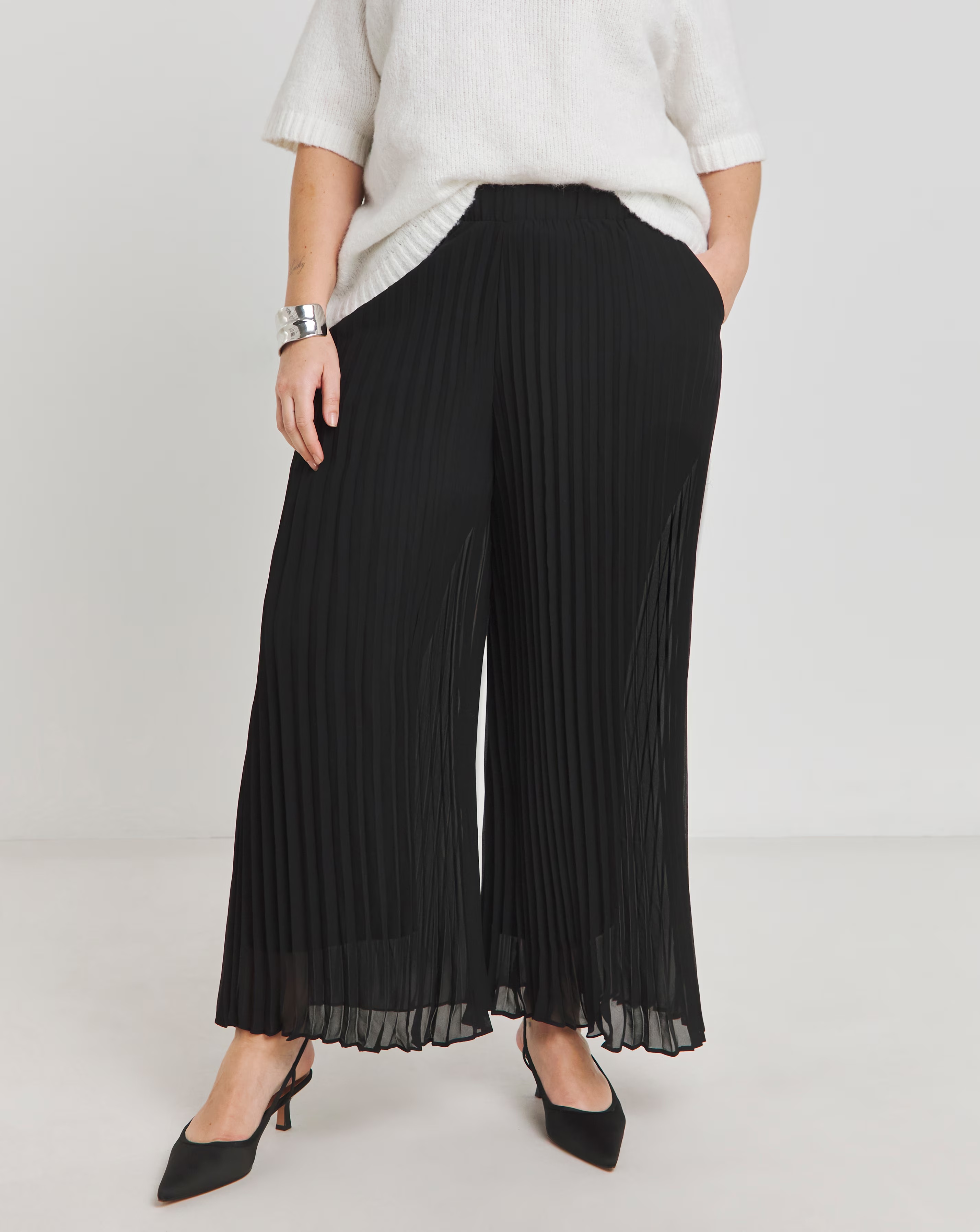 74305-black-pleated-wide-leg-trousers-1.jpg