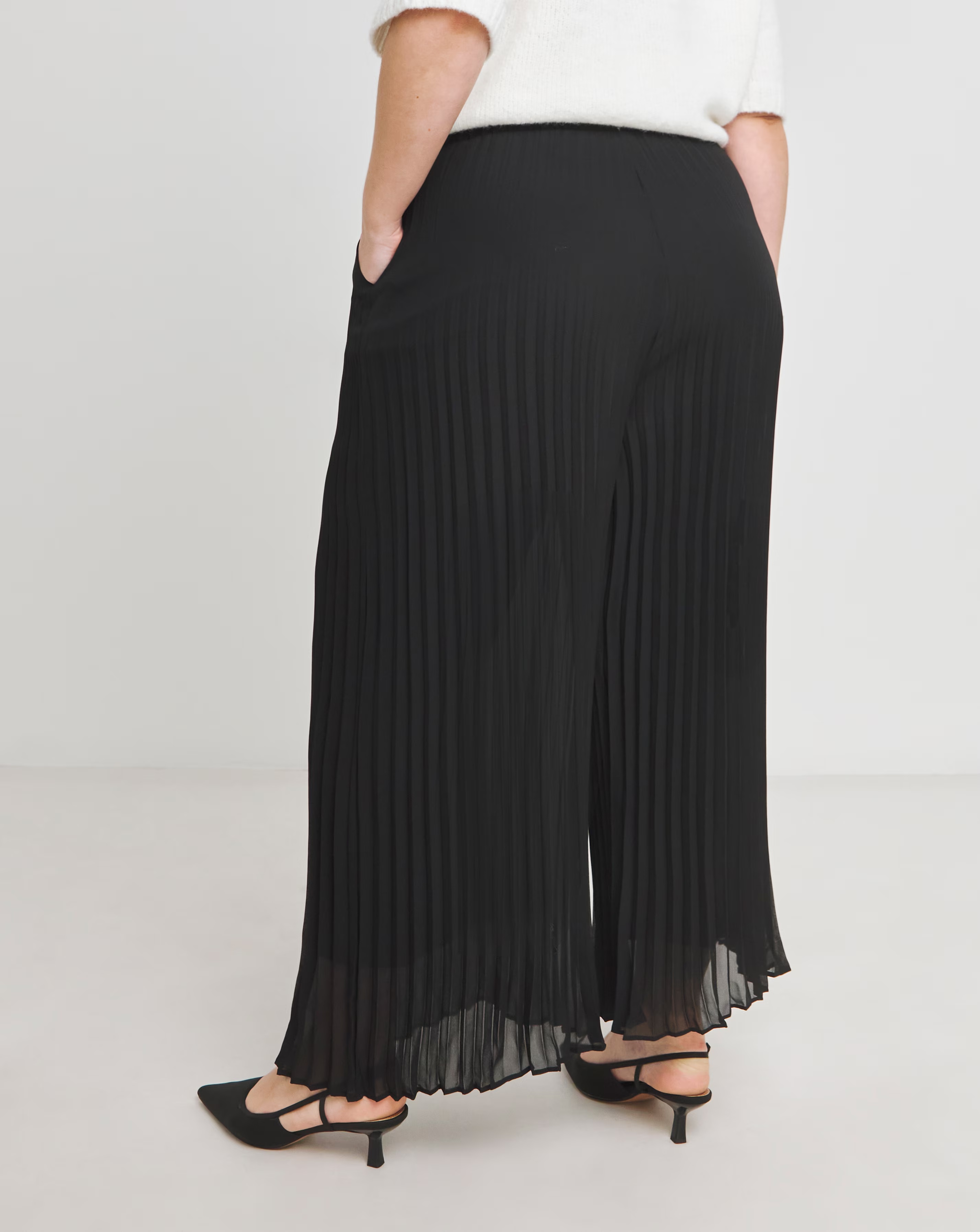 74305-black-pleated-wide-leg-trousers-1.jpg