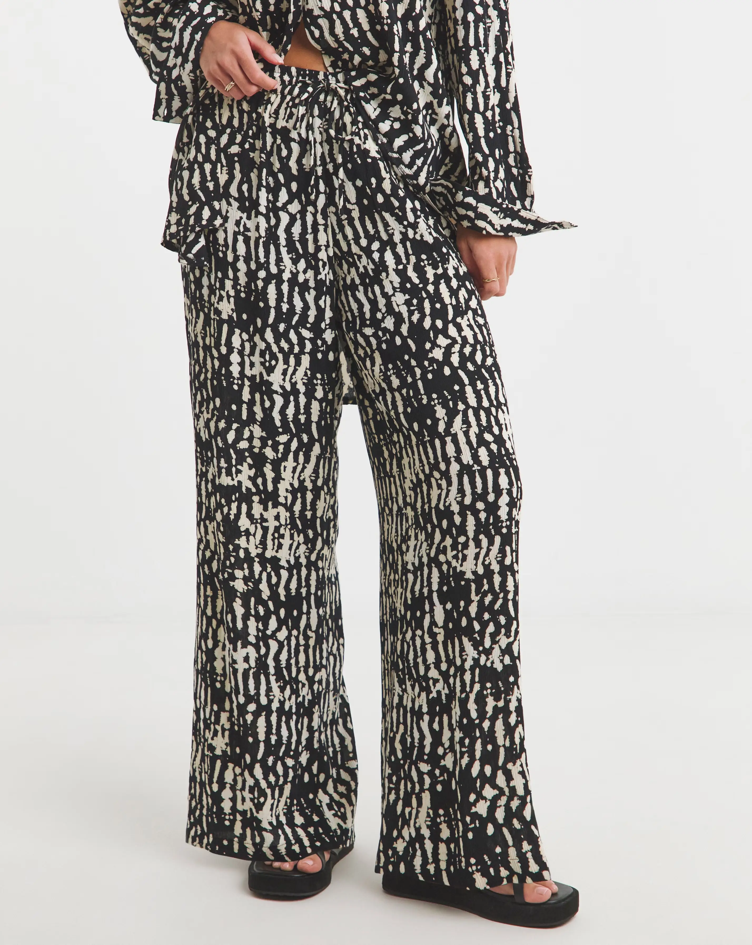 74550-simply-be-mono-print-crinkle-wide-leg-trousers-1.webp
