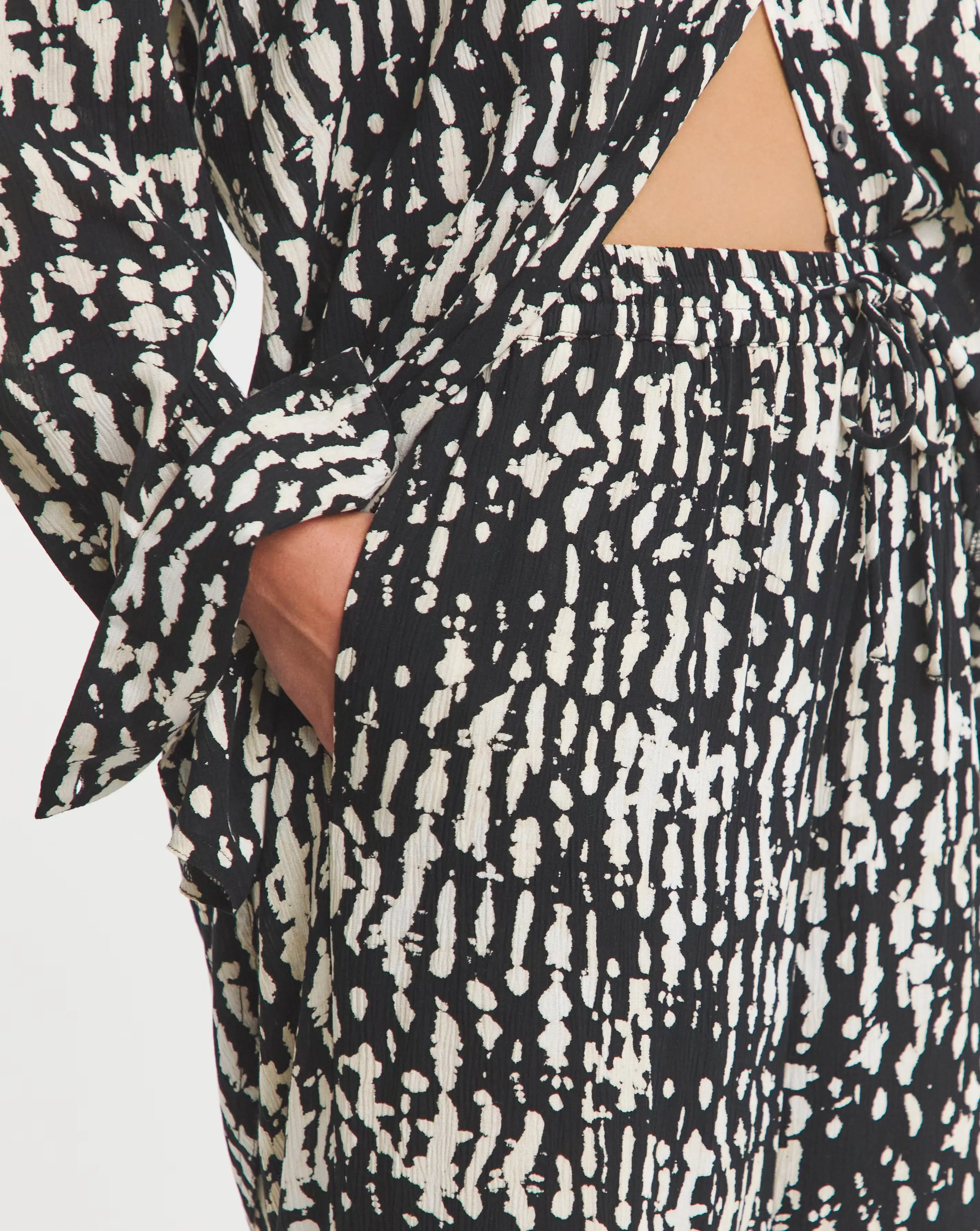 74550-simply-be-mono-print-crinkle-wide-leg-trousers-1.webp