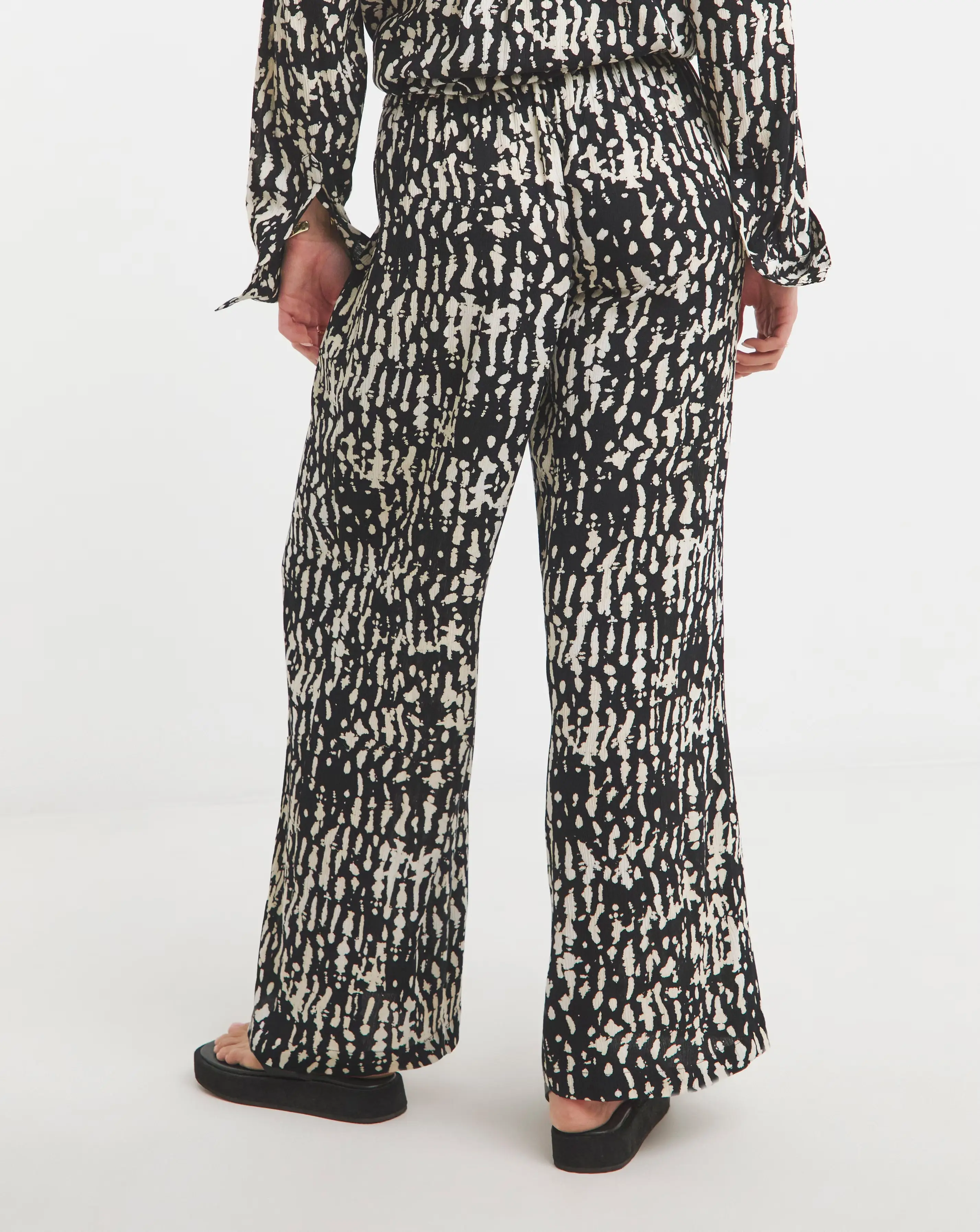 74550-simply-be-mono-print-crinkle-wide-leg-trousers-1.webp