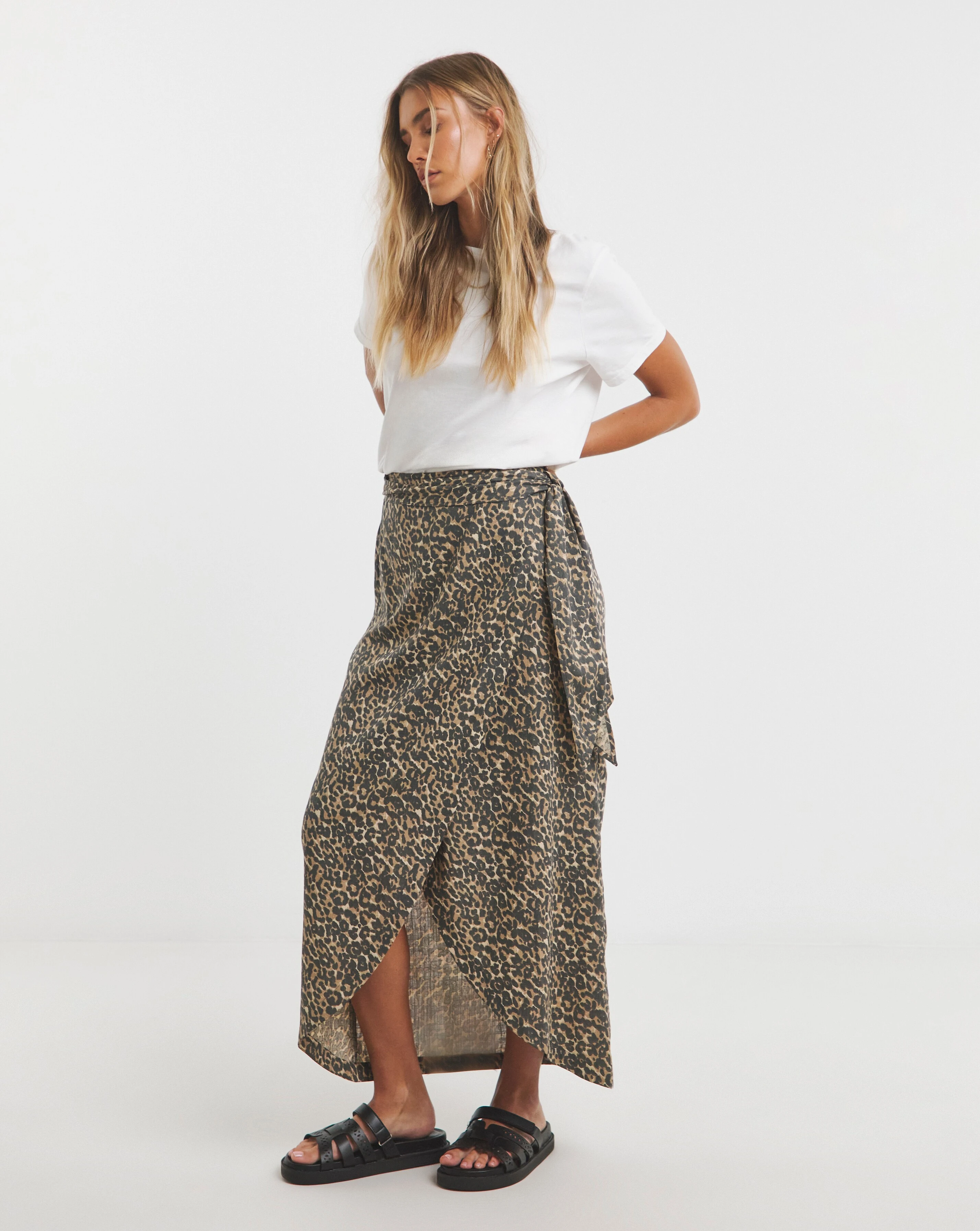 74628-simply-be-leopard-linen-mix-wrap-midi-skirt-1.webp