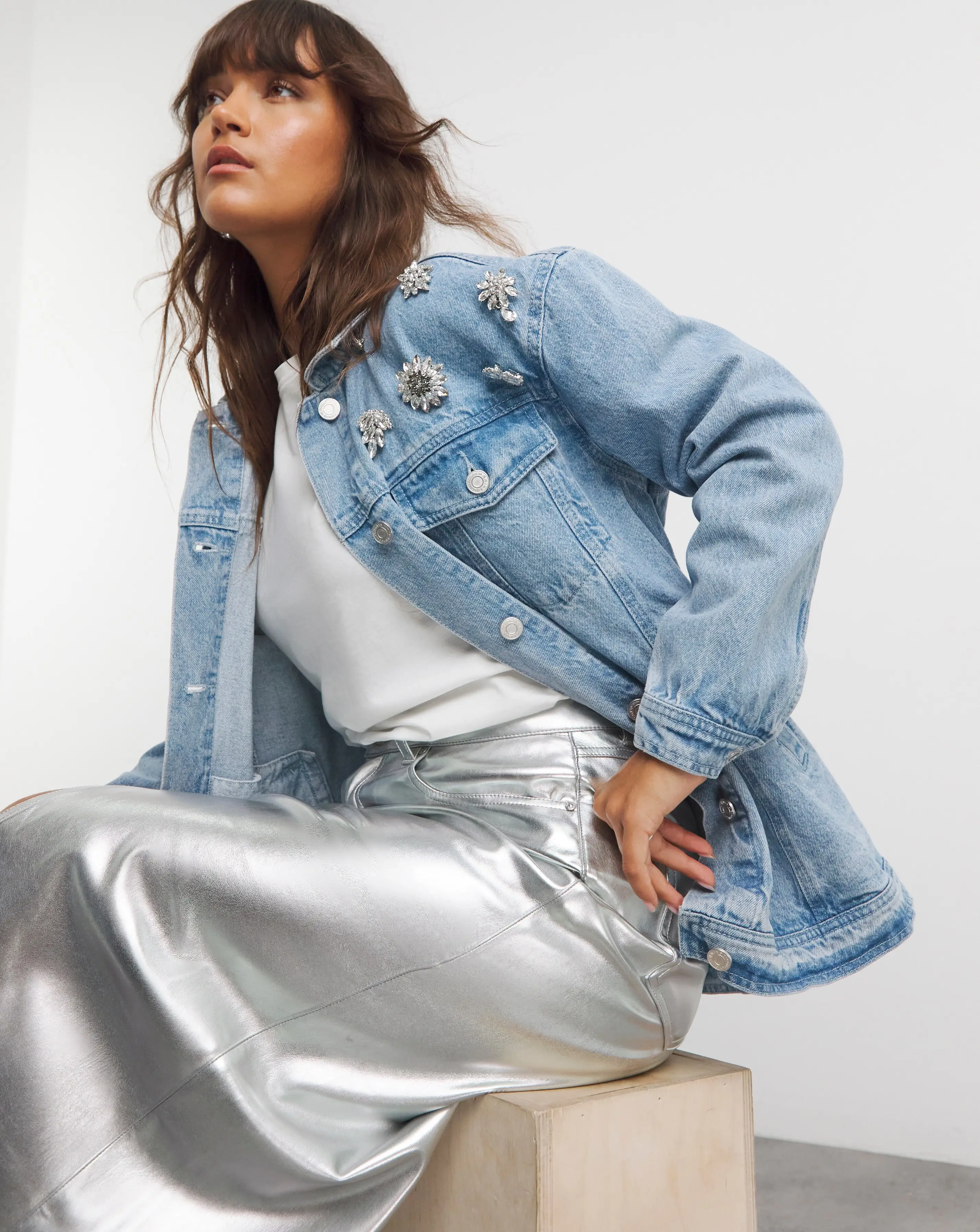7524-light-wash-brooched-embellished-jacket-1.webp