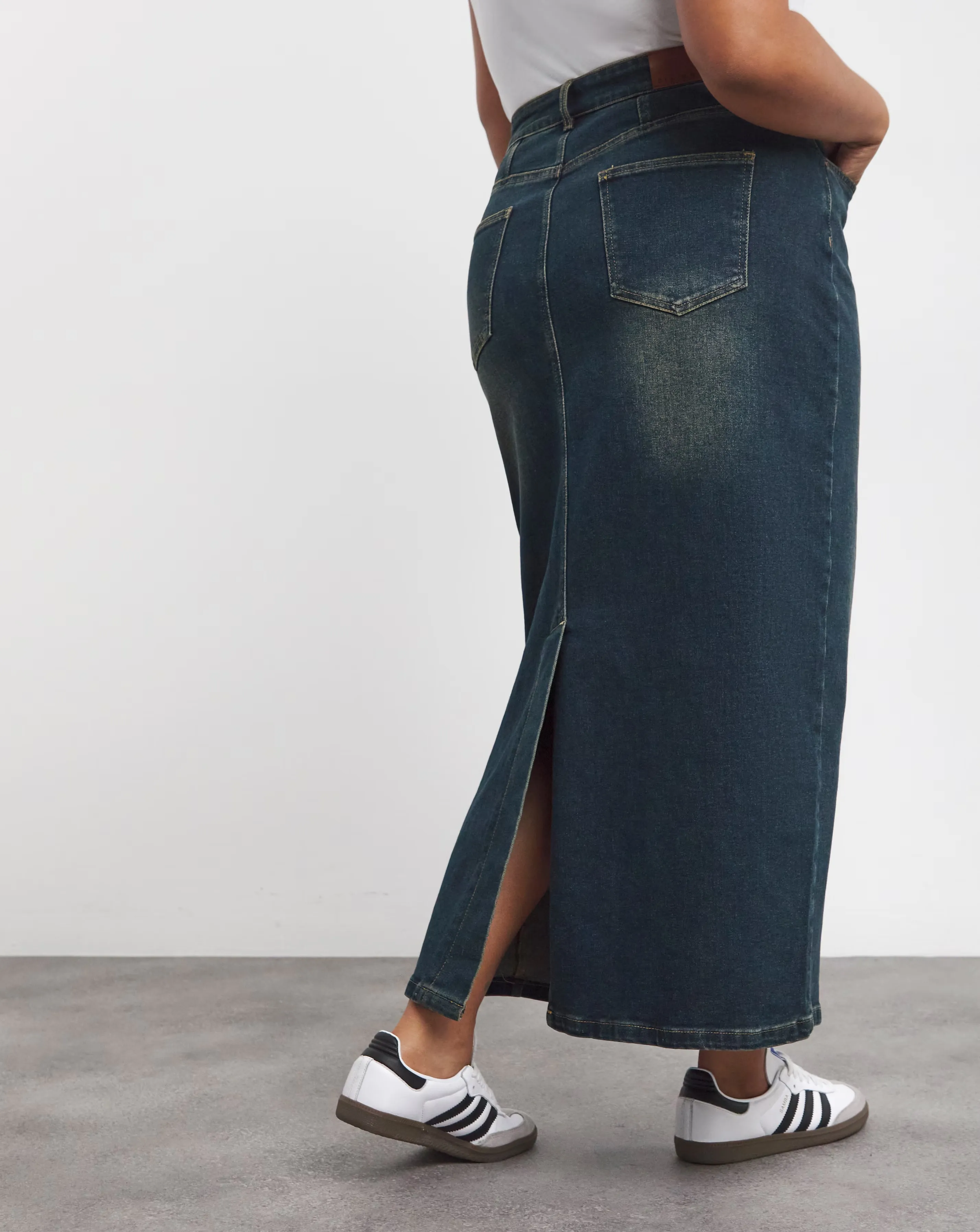 7576-vintage-wash-column-maxi-skirt-1.webp