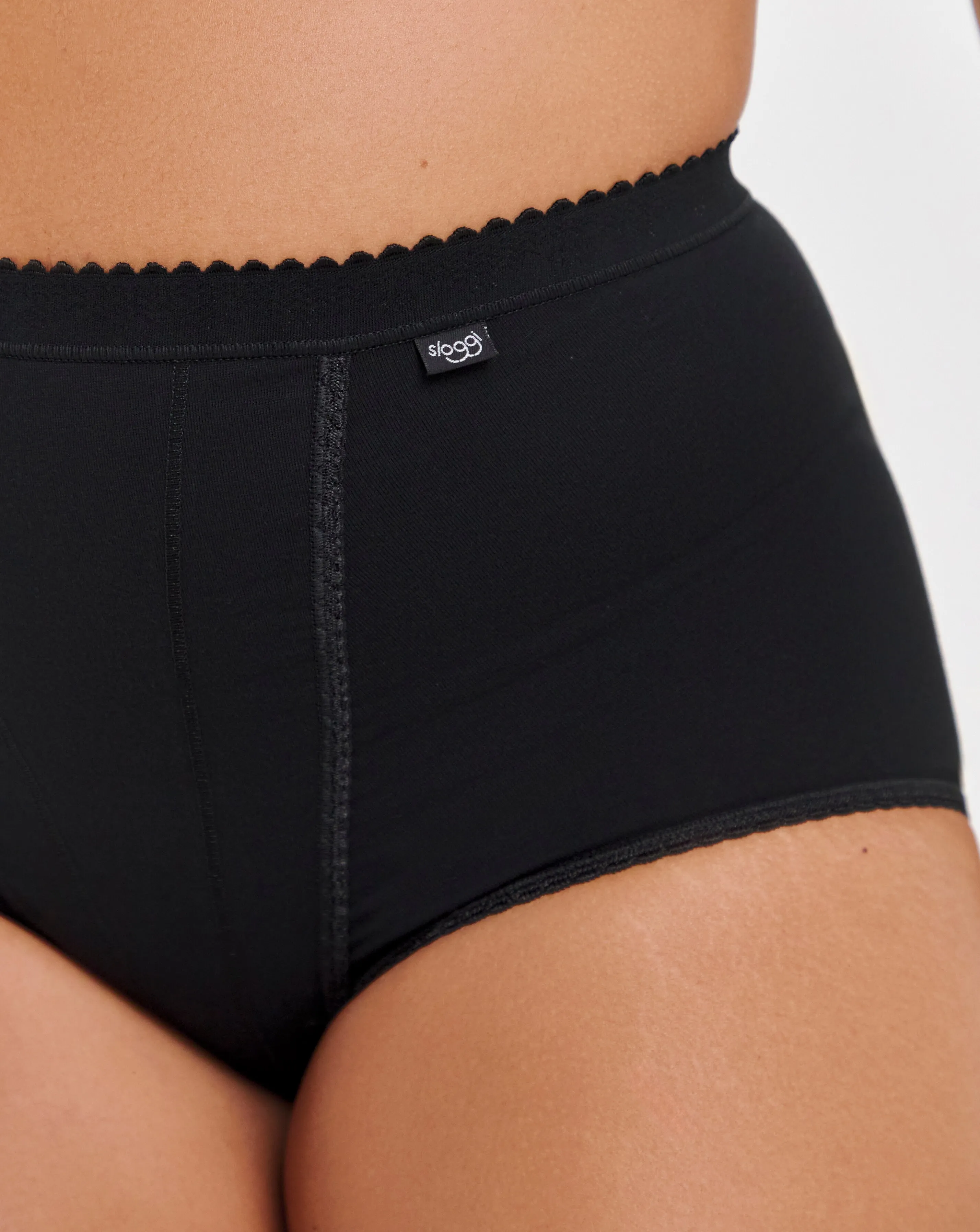 75895-sloggi-2pack-light-control-maxi-knickers-black-or-white-1.jpg