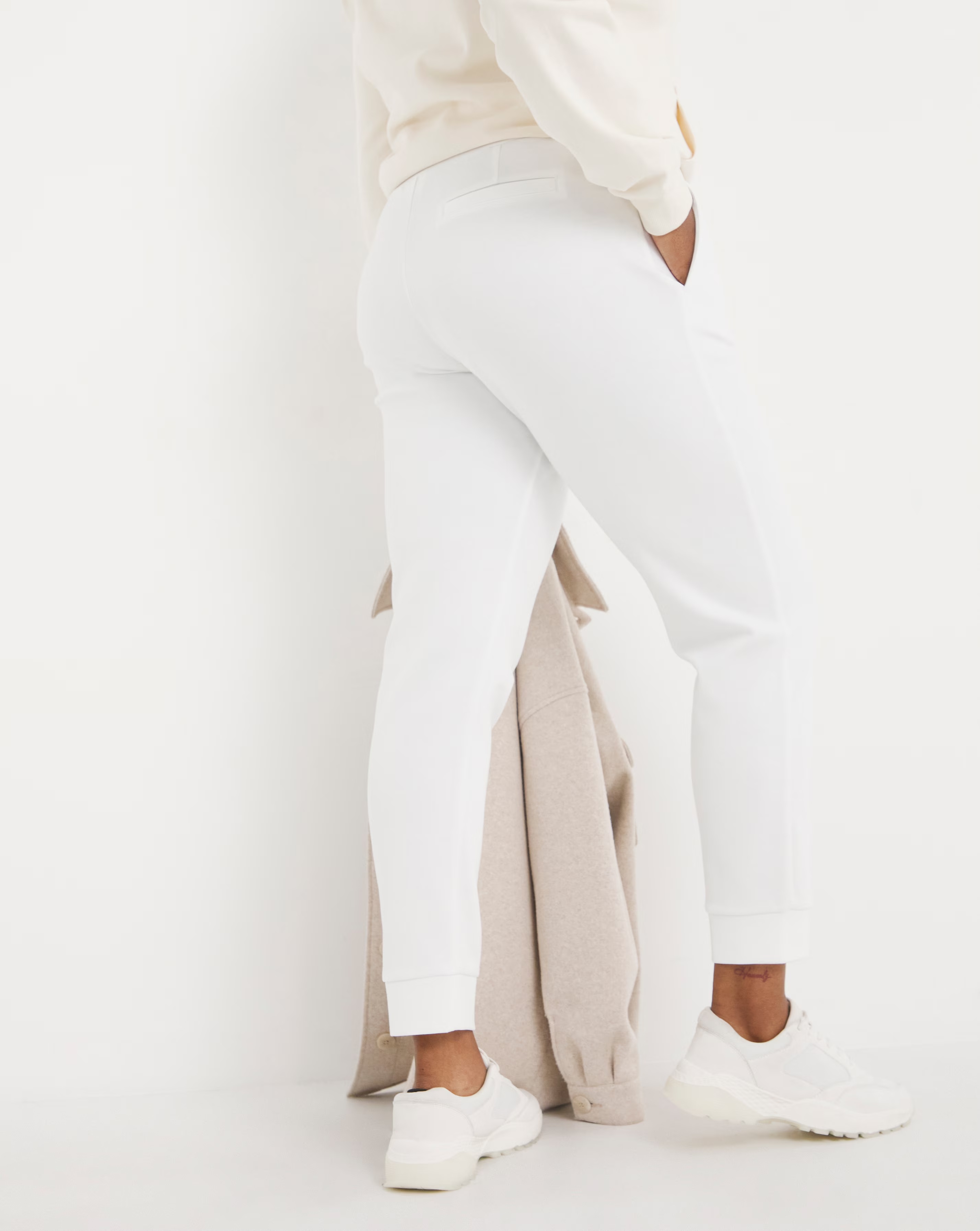 76580-calvin-klein-logo-skinny-cuffed-joggers-1.jpg